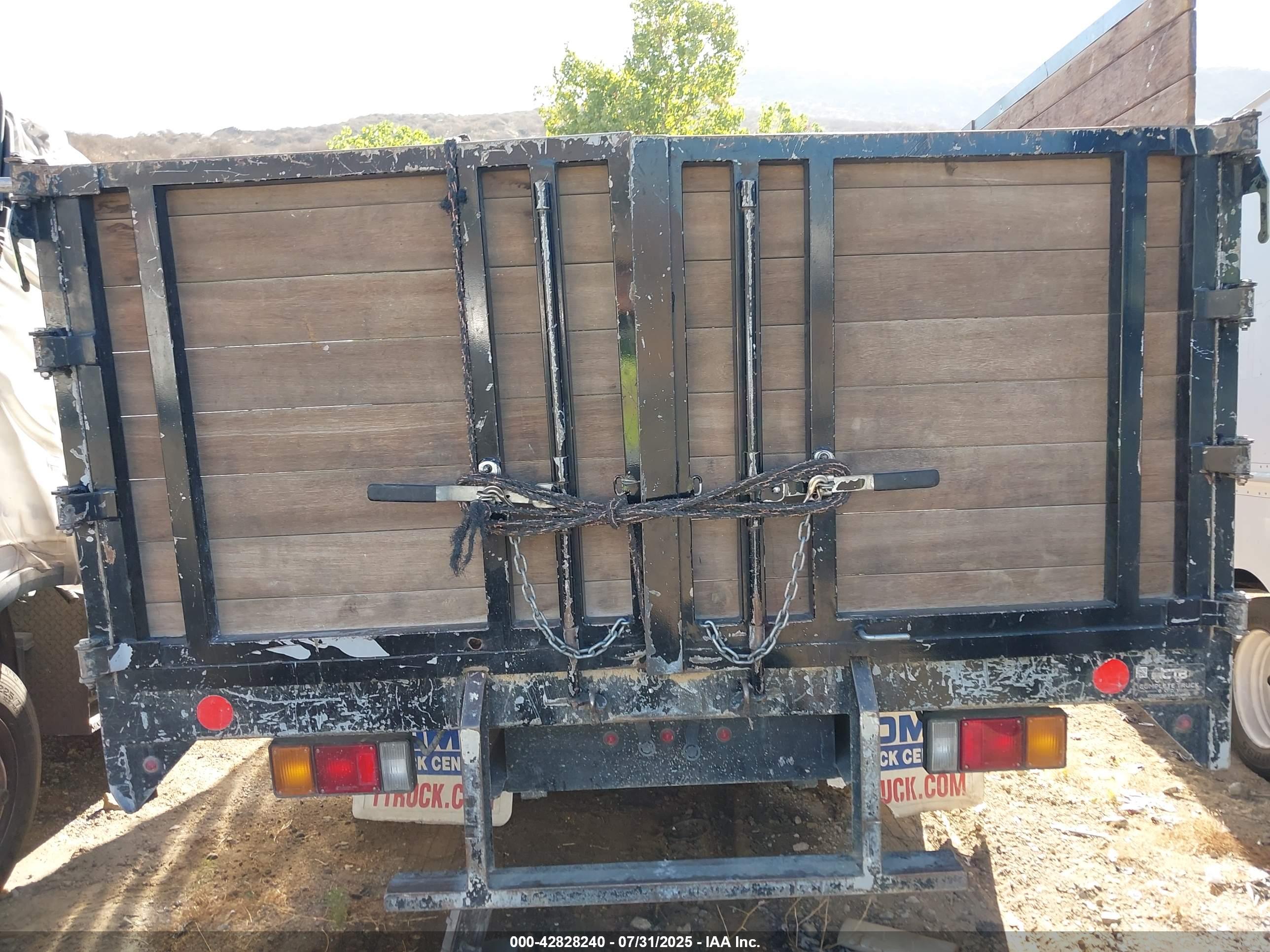 ISUZU NPR image 8