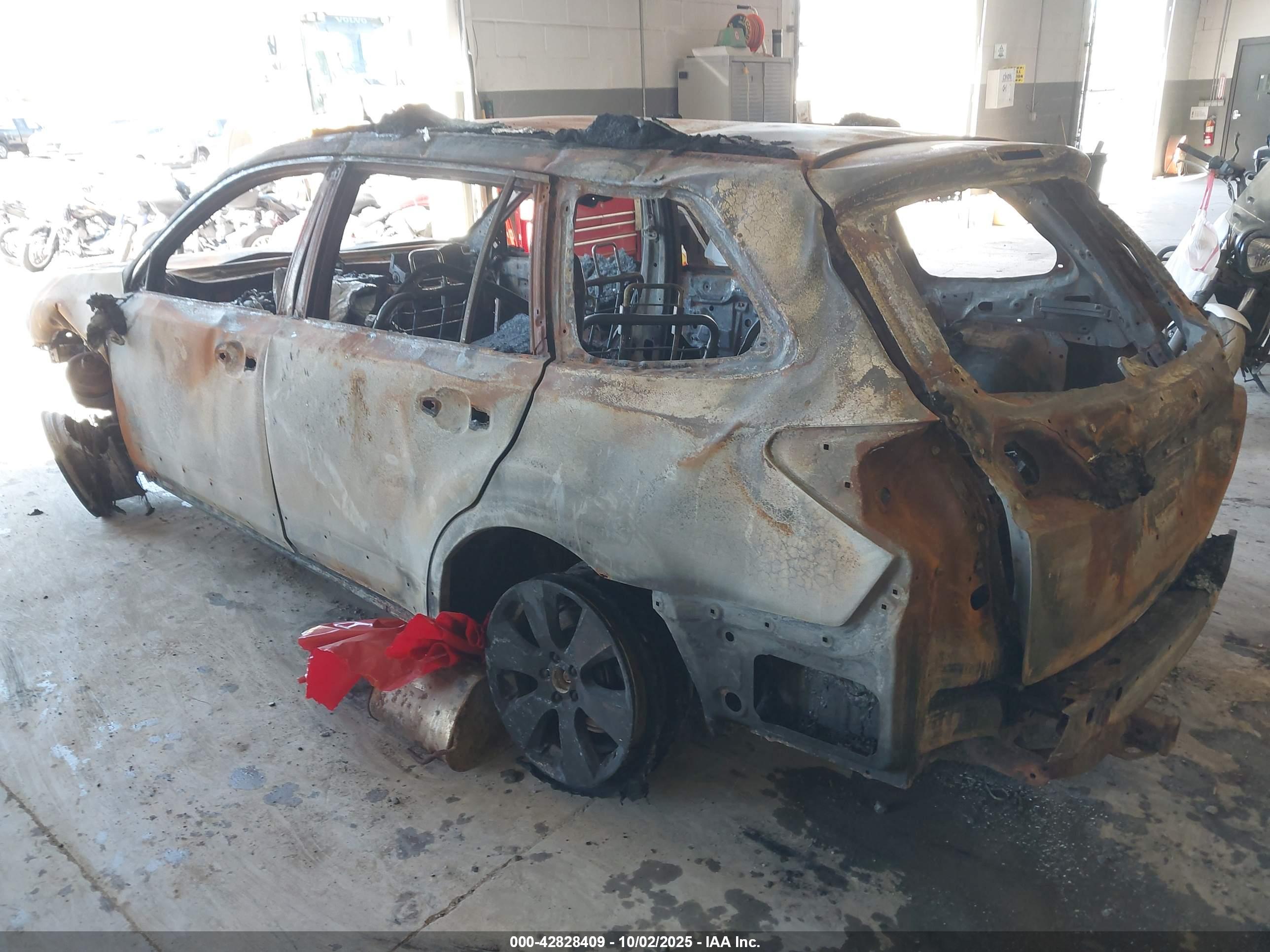 SUBARU OUTBACK image 3
