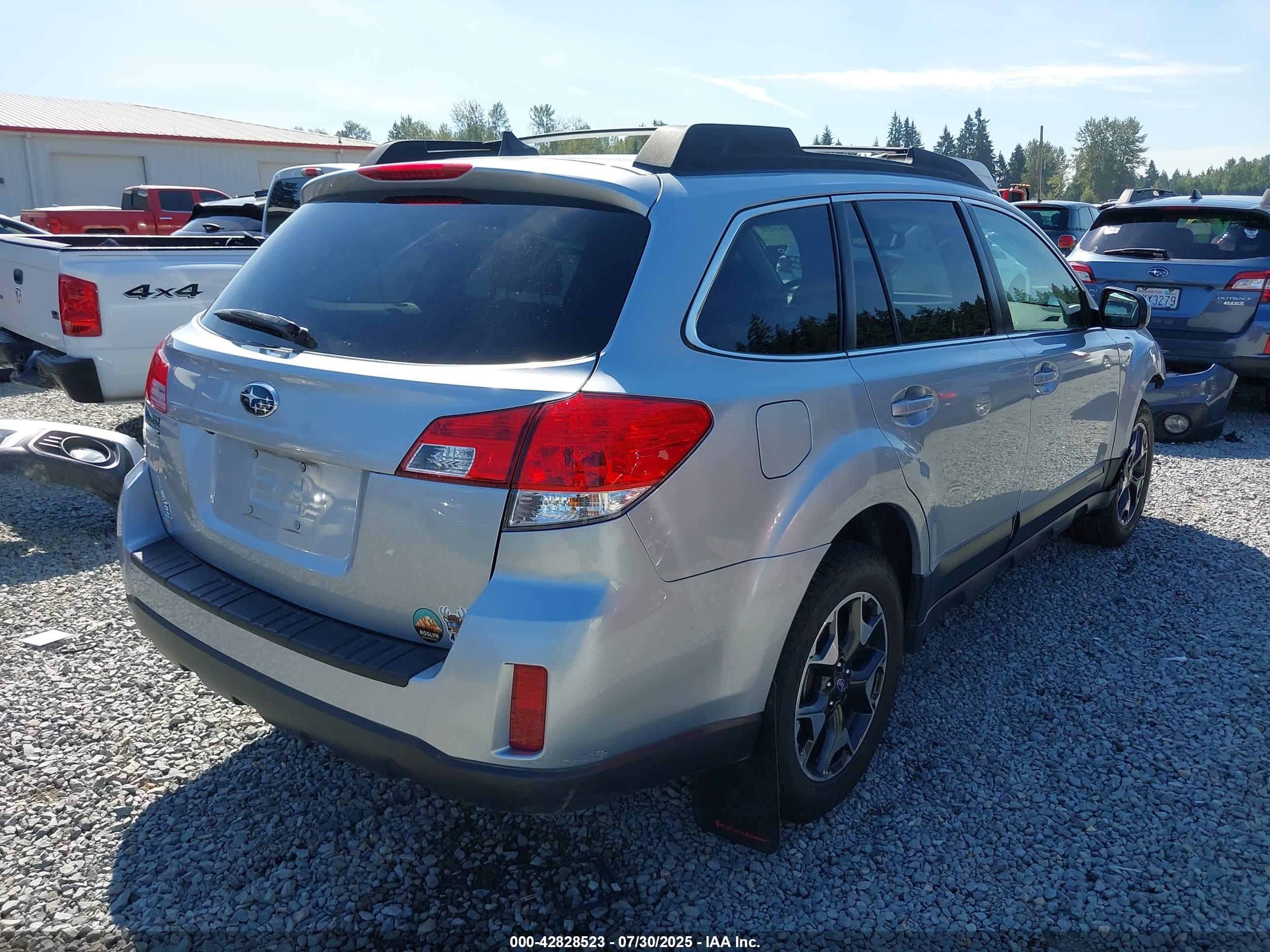 SUBARU OUTBACK image 4