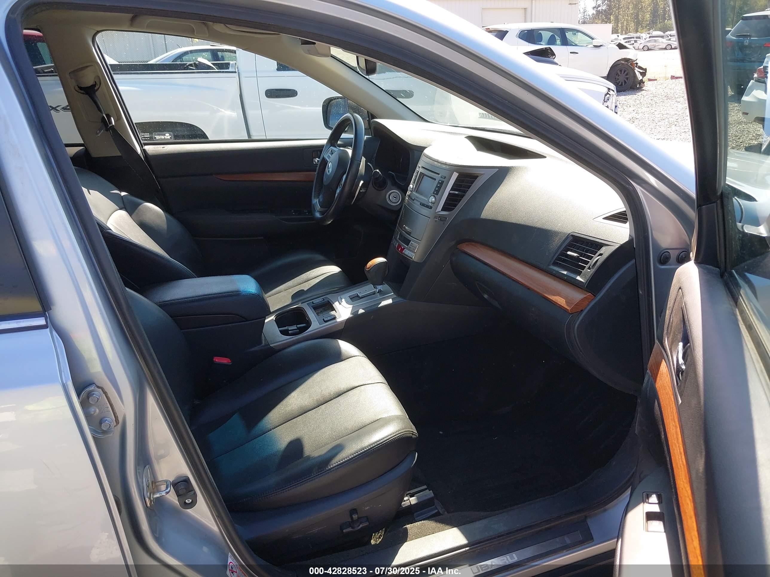 SUBARU OUTBACK image 5