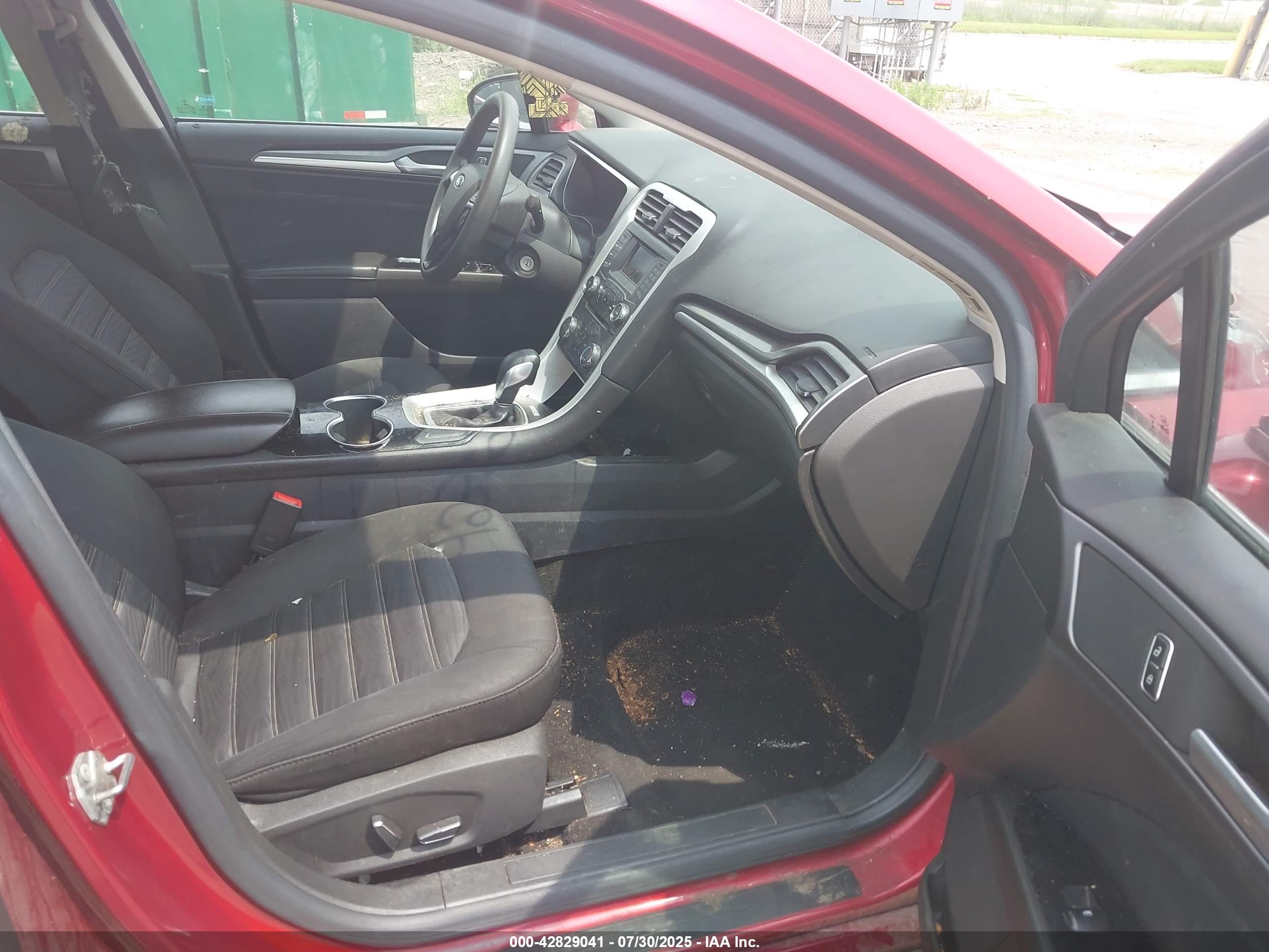 FORD FUSION image 5