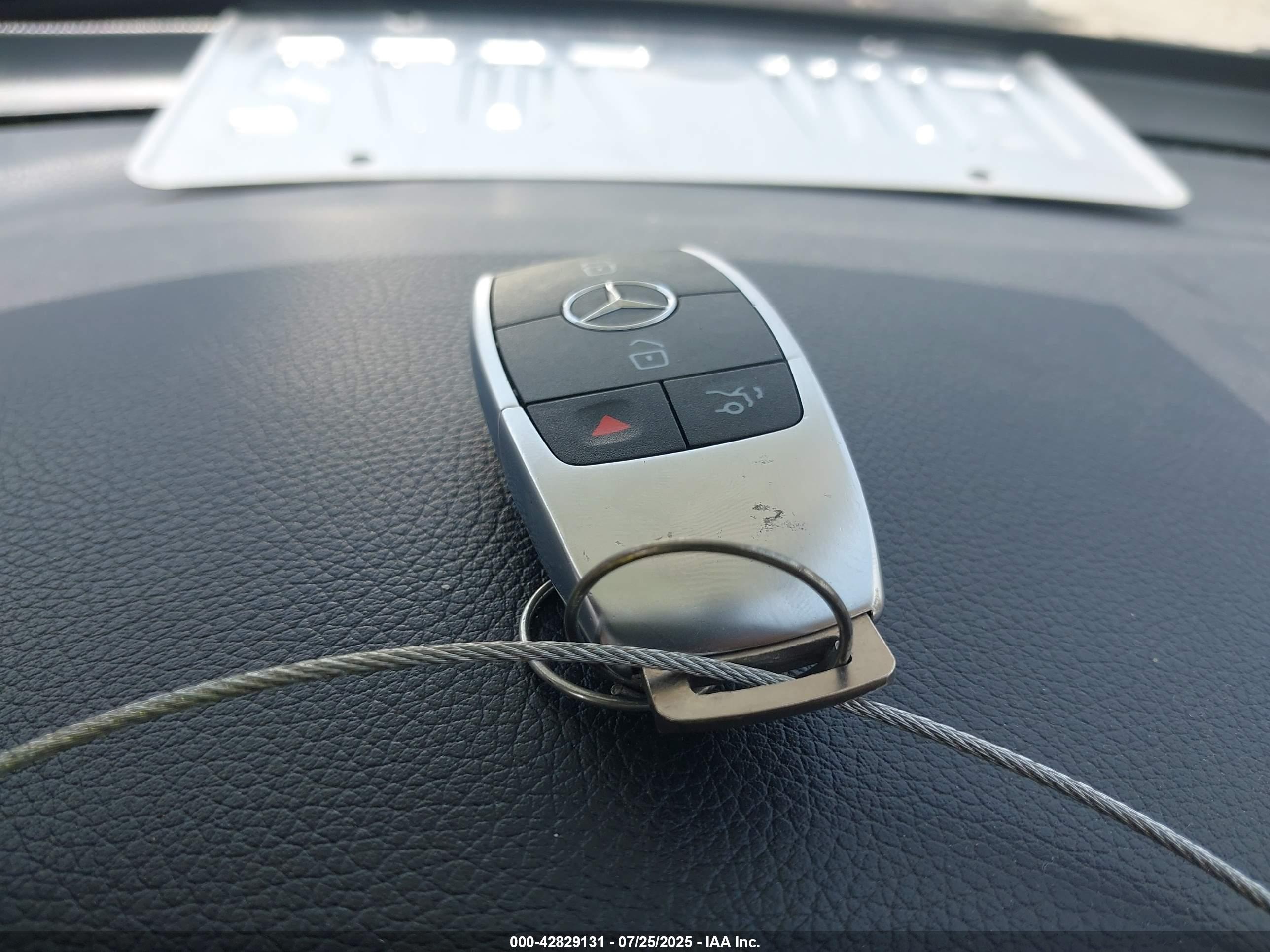 MERCEDES-BENZ GLC image 10