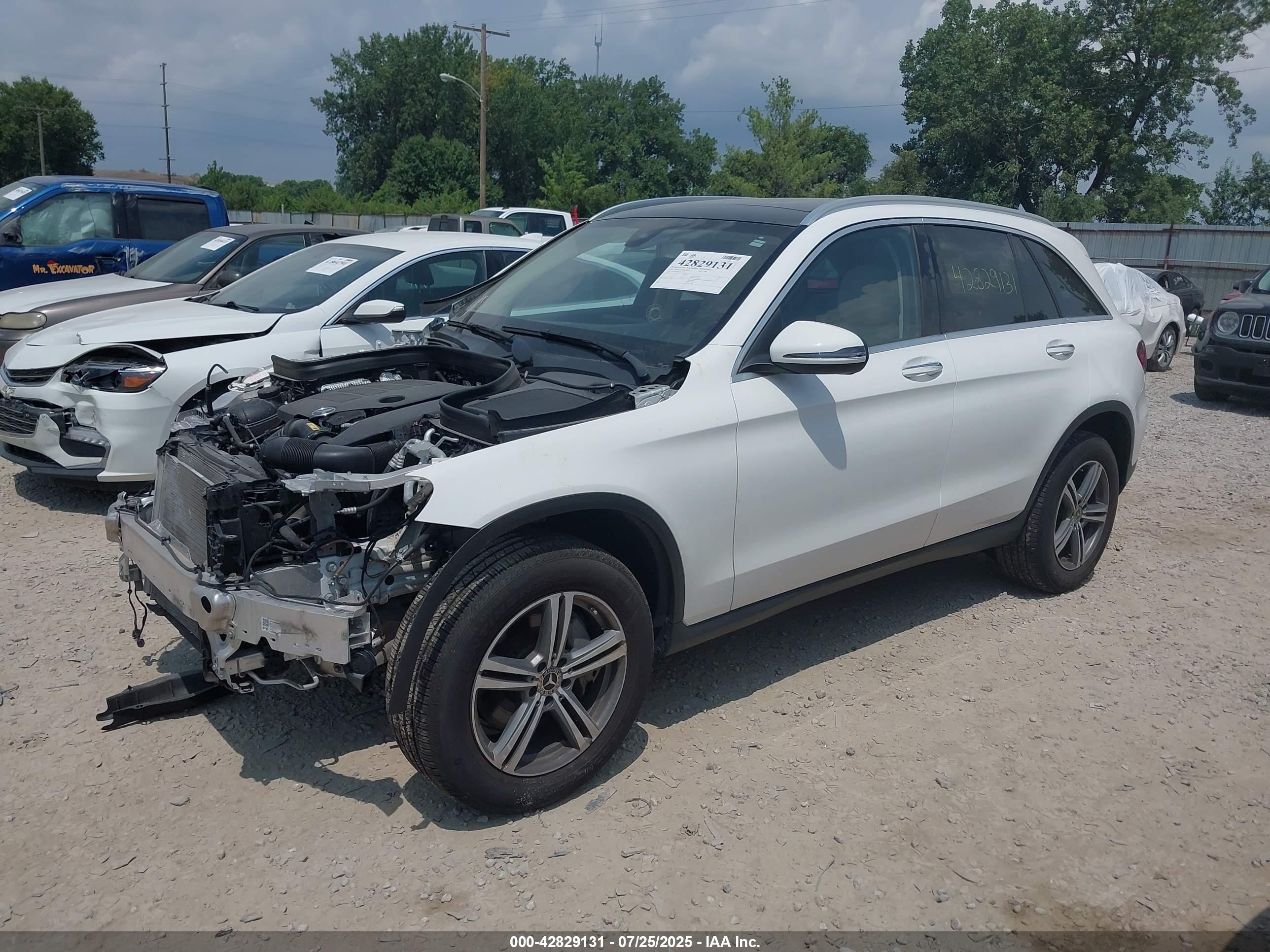 MERCEDES-BENZ GLC image 2