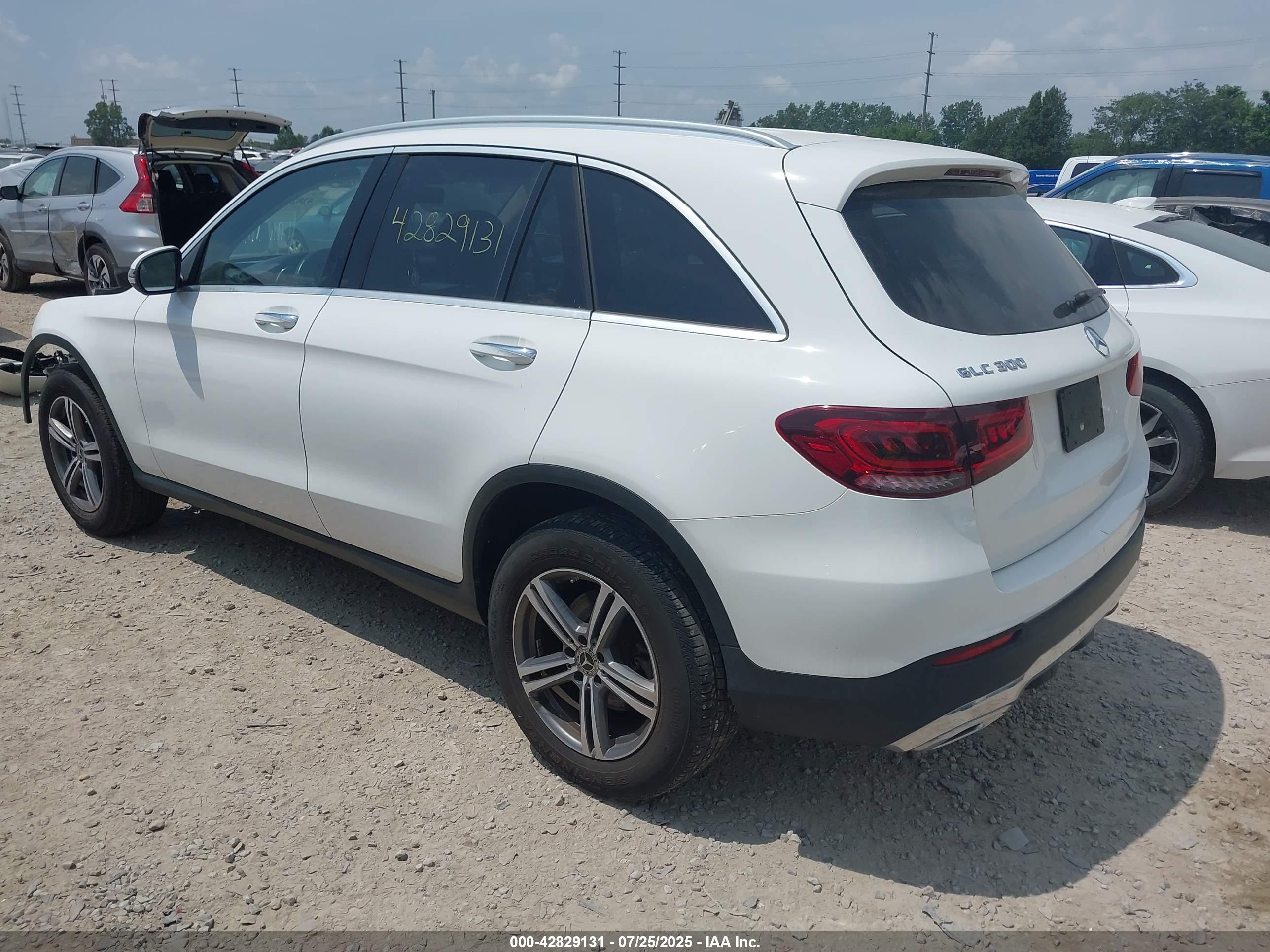 MERCEDES-BENZ GLC image 3