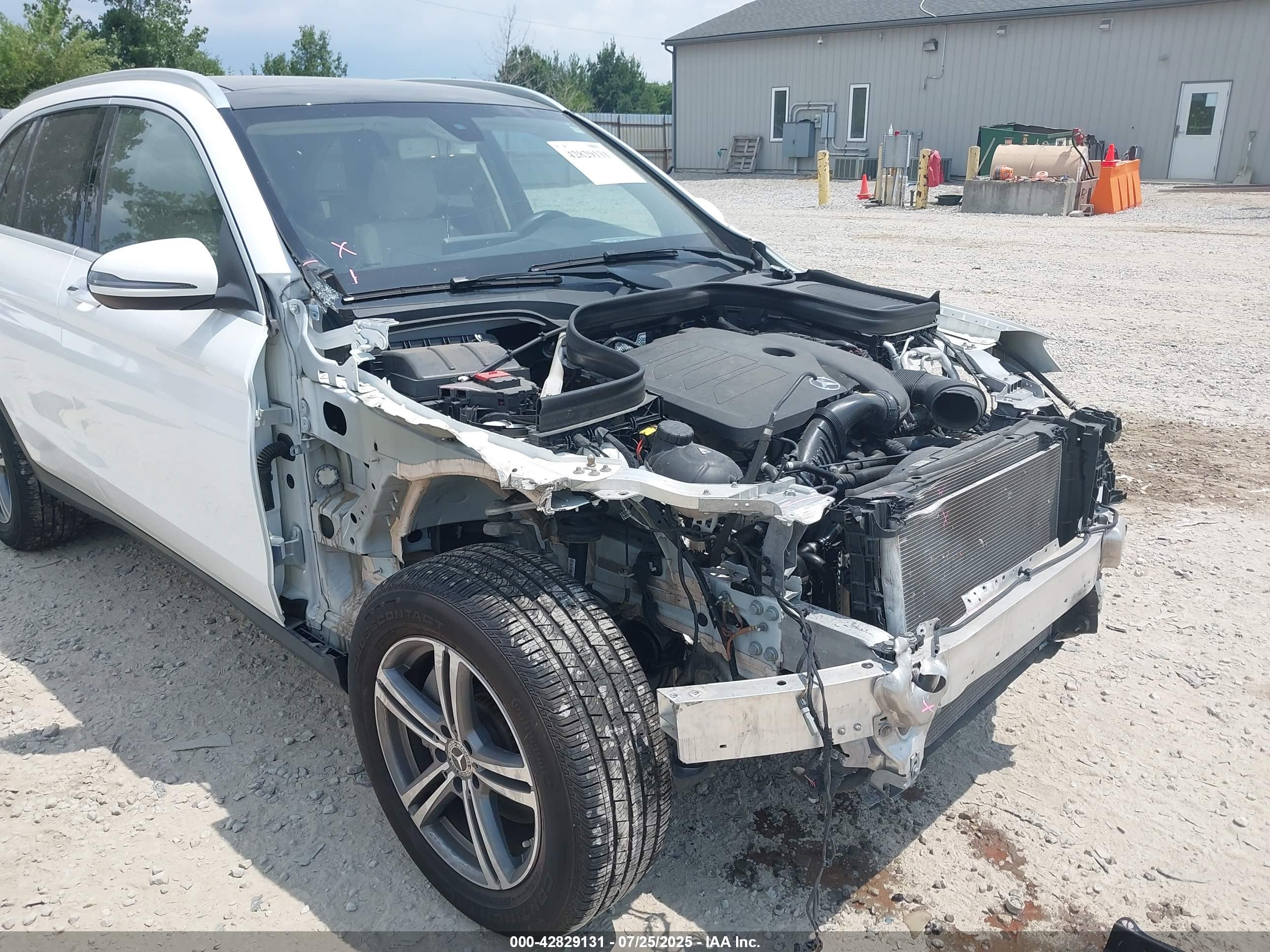 MERCEDES-BENZ GLC image 6