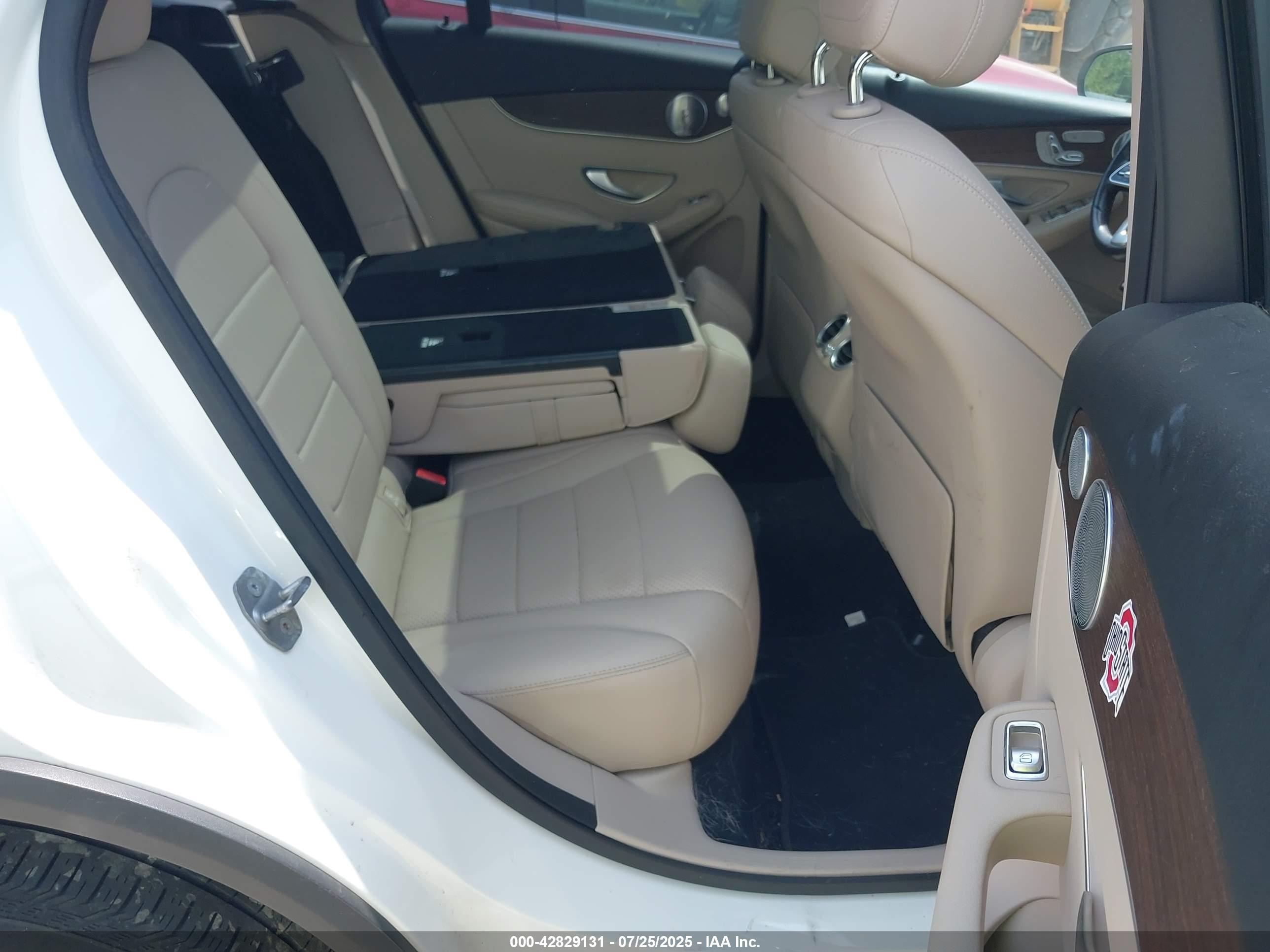 MERCEDES-BENZ GLC image 8