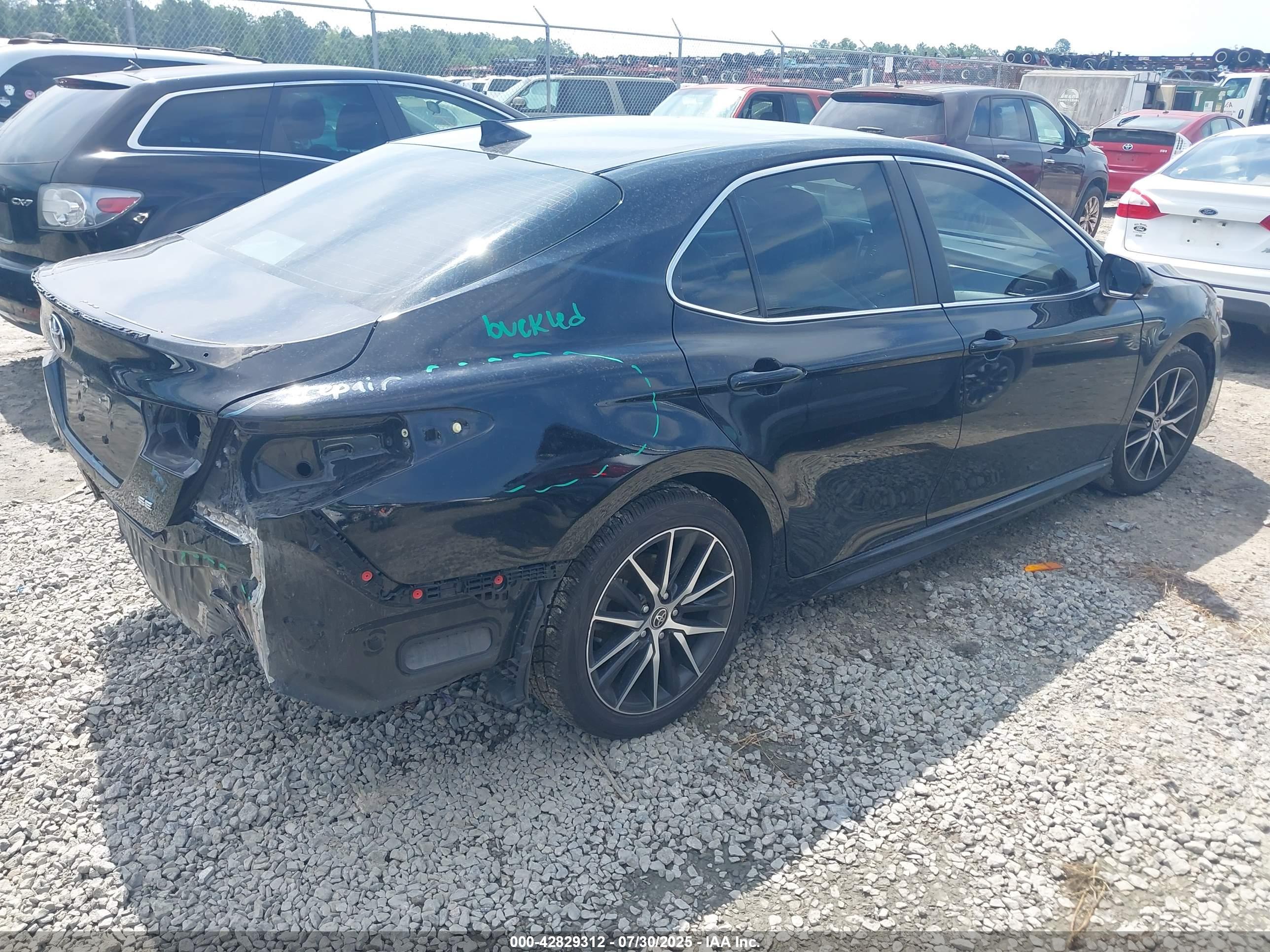 TOYOTA CAMRY image 4