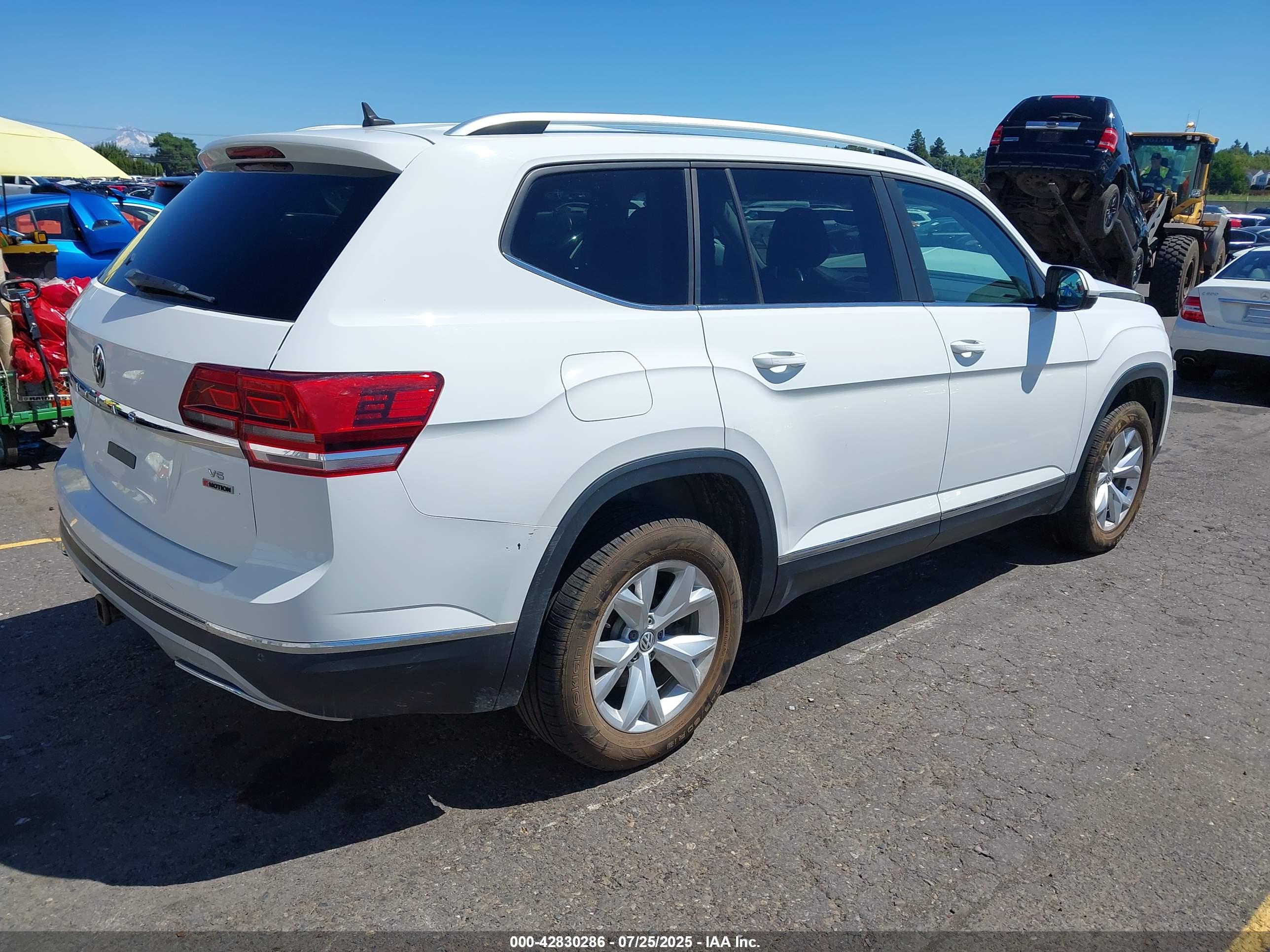 VOLKSWAGEN ATLAS image 4