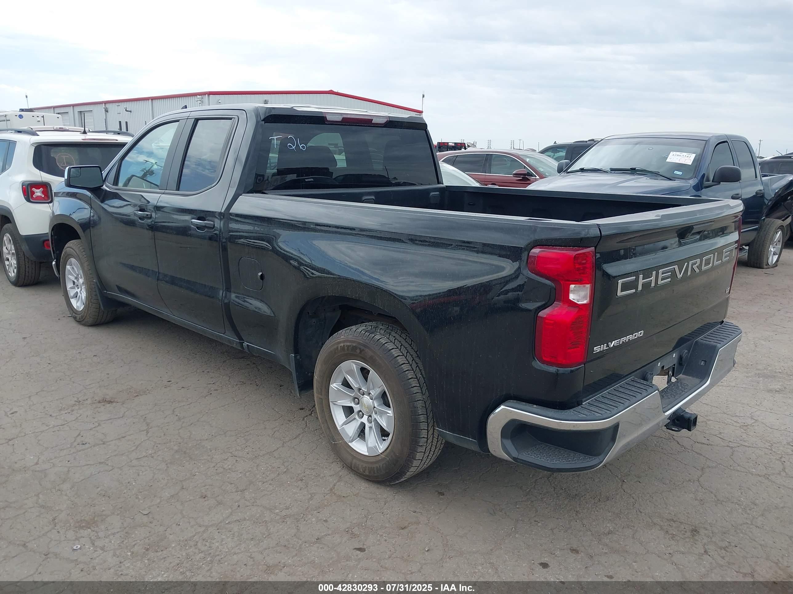 CHEVROLET SILVERADO image 3
