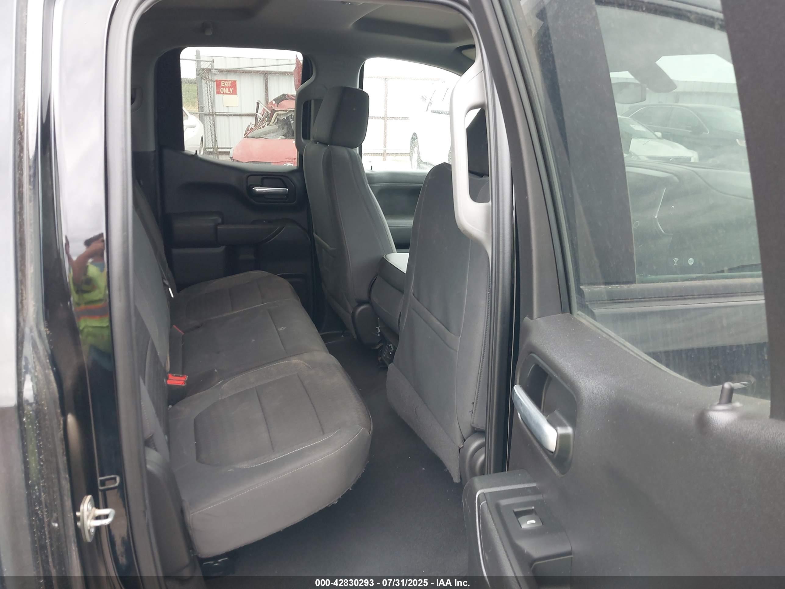 CHEVROLET SILVERADO image 8