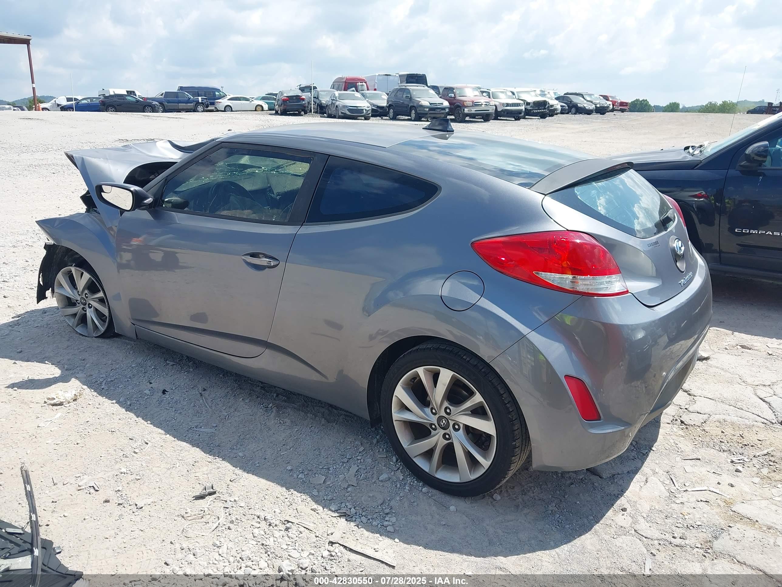 HYUNDAI VELOSTER image 3