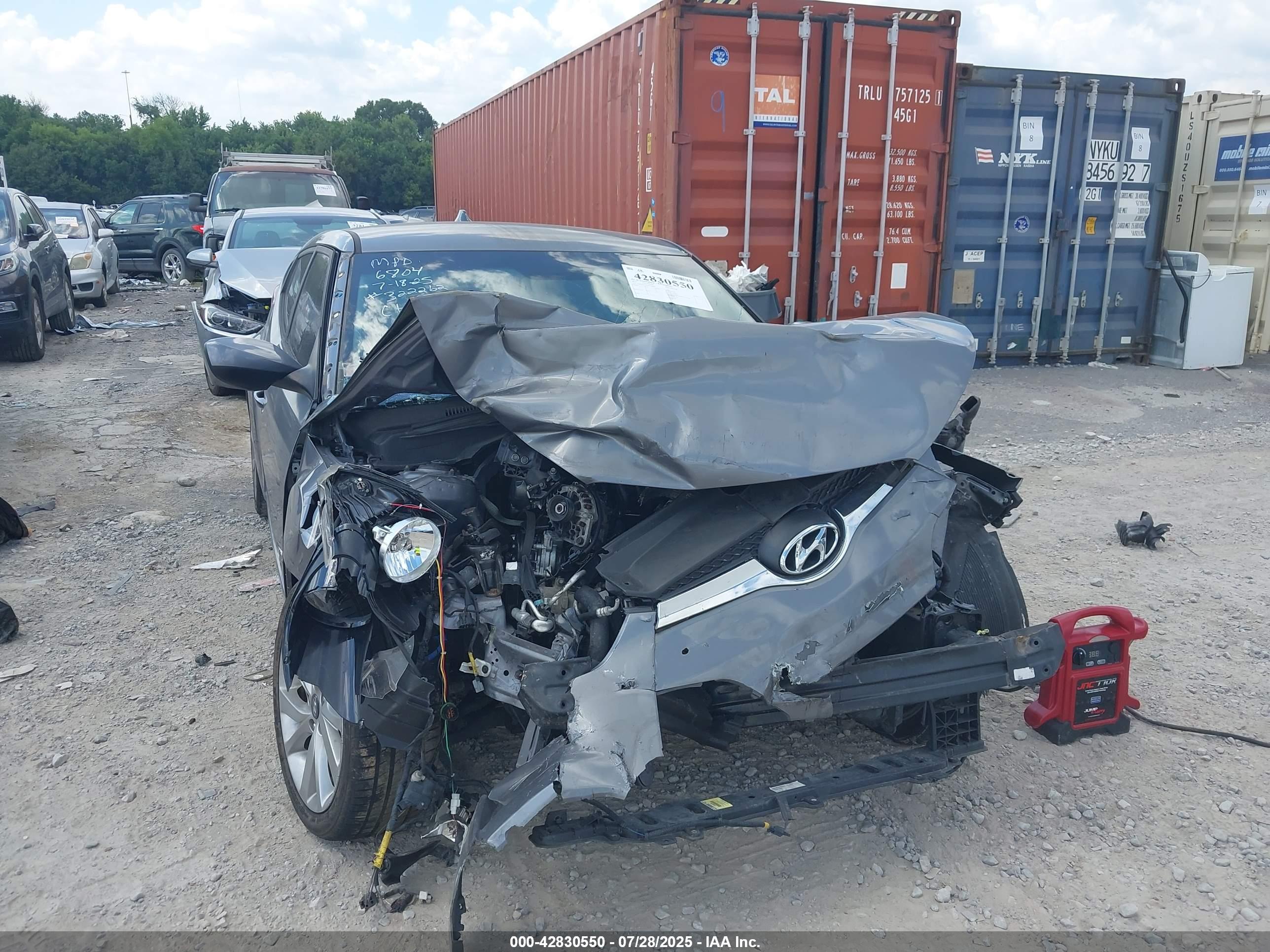 HYUNDAI VELOSTER image 6