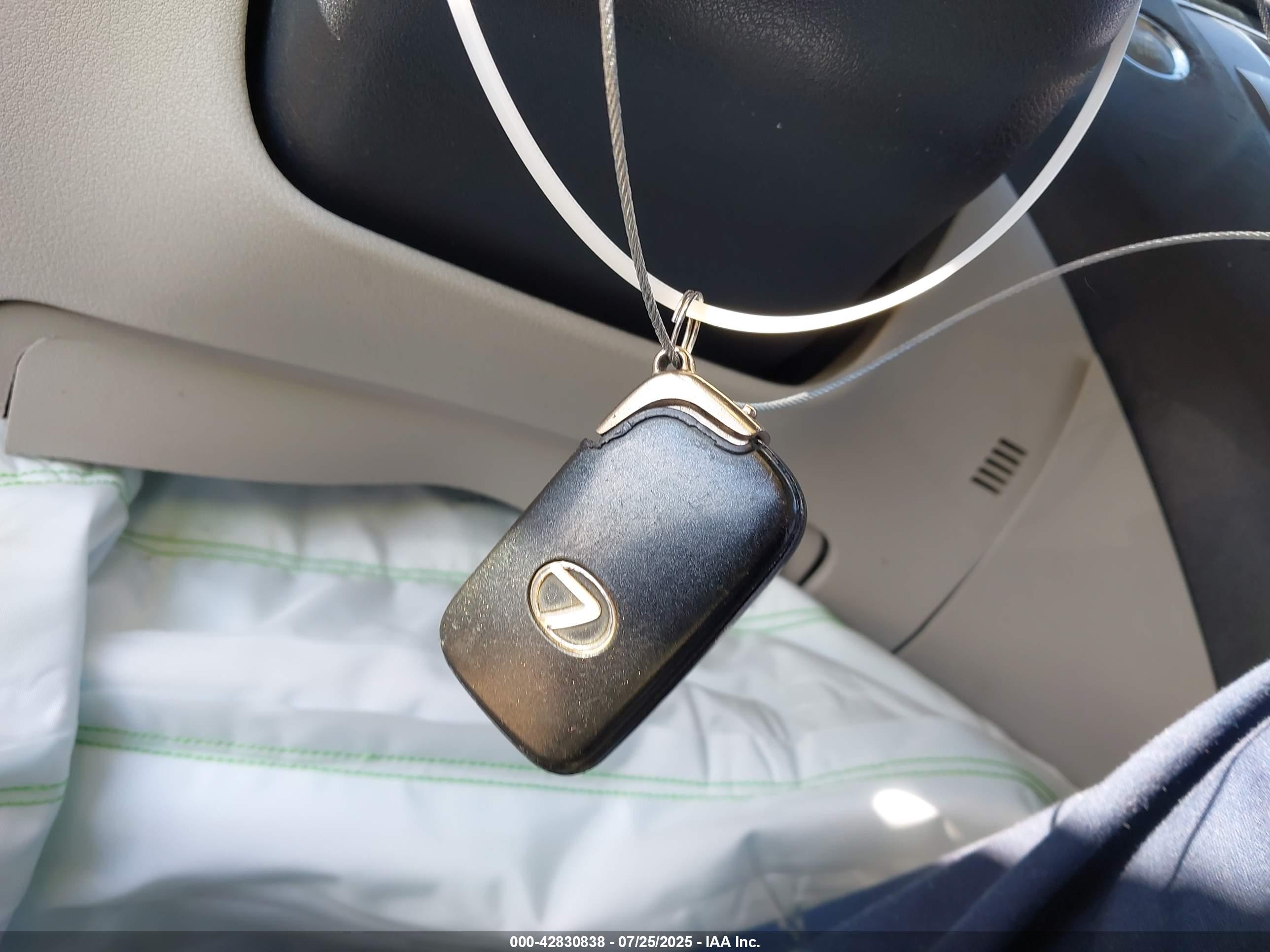 LEXUS ES image 11