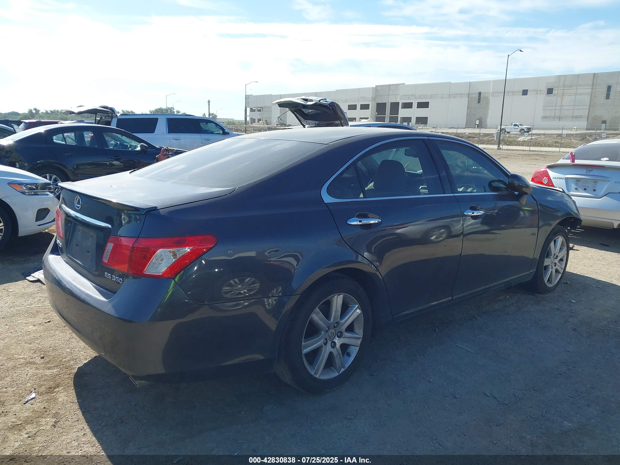 LEXUS ES image 4
