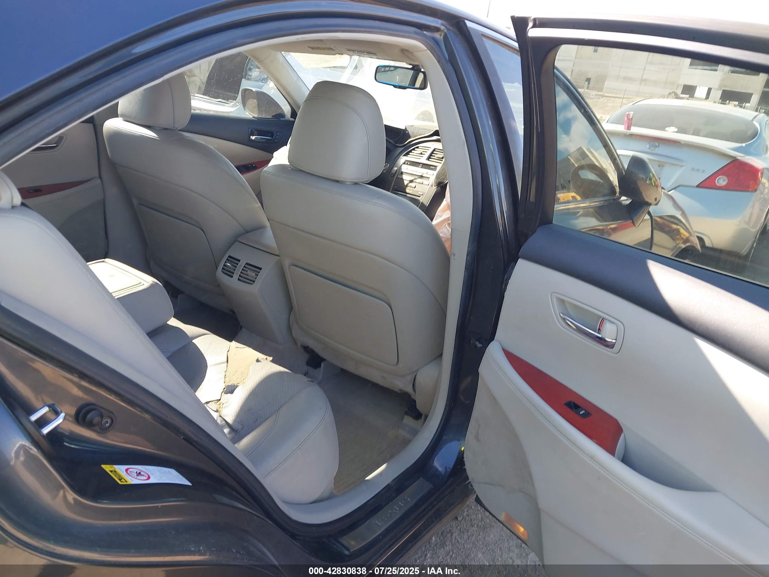 LEXUS ES image 8