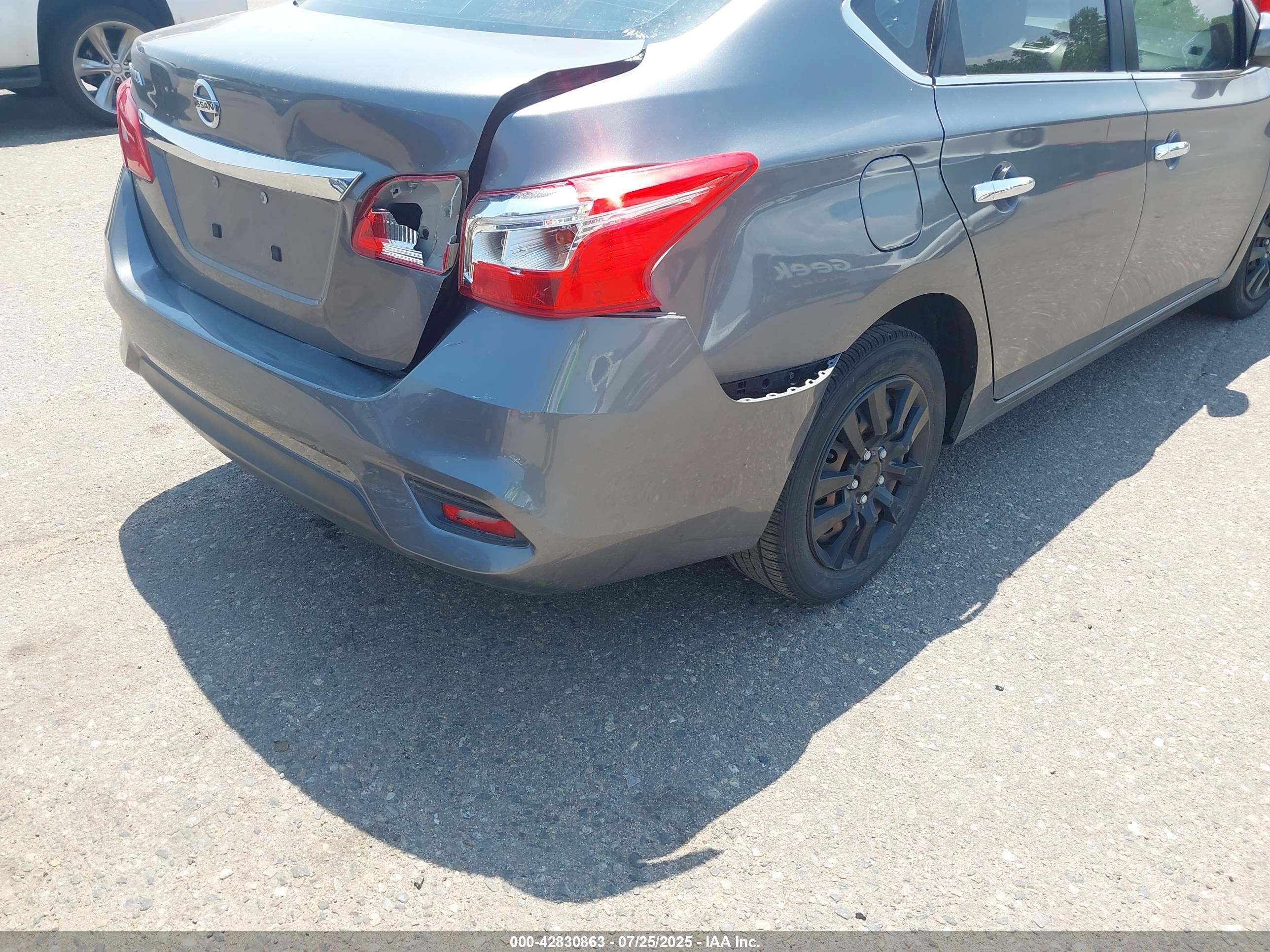 NISSAN SENTRA image 6
