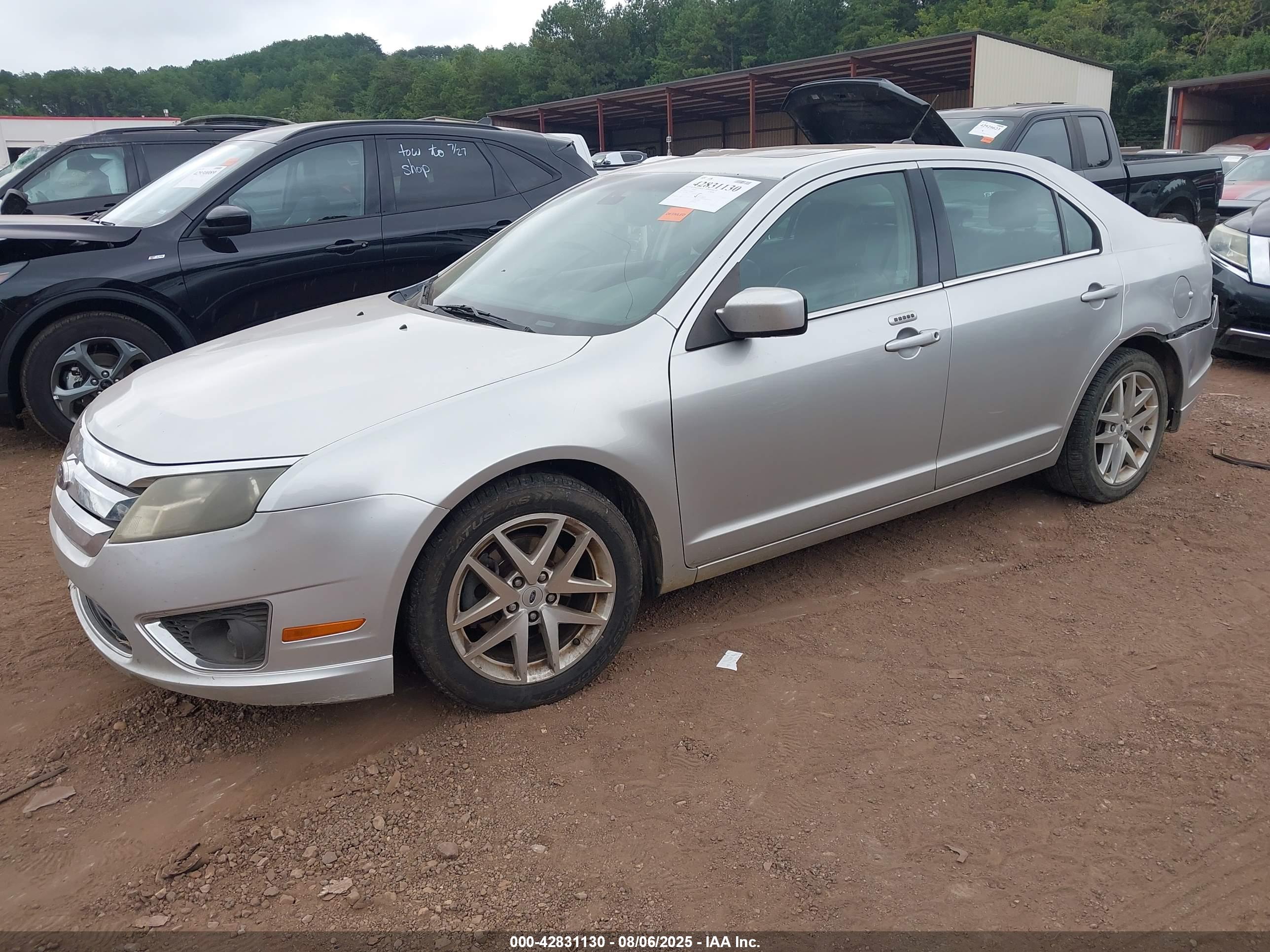 FORD FUSION image 2