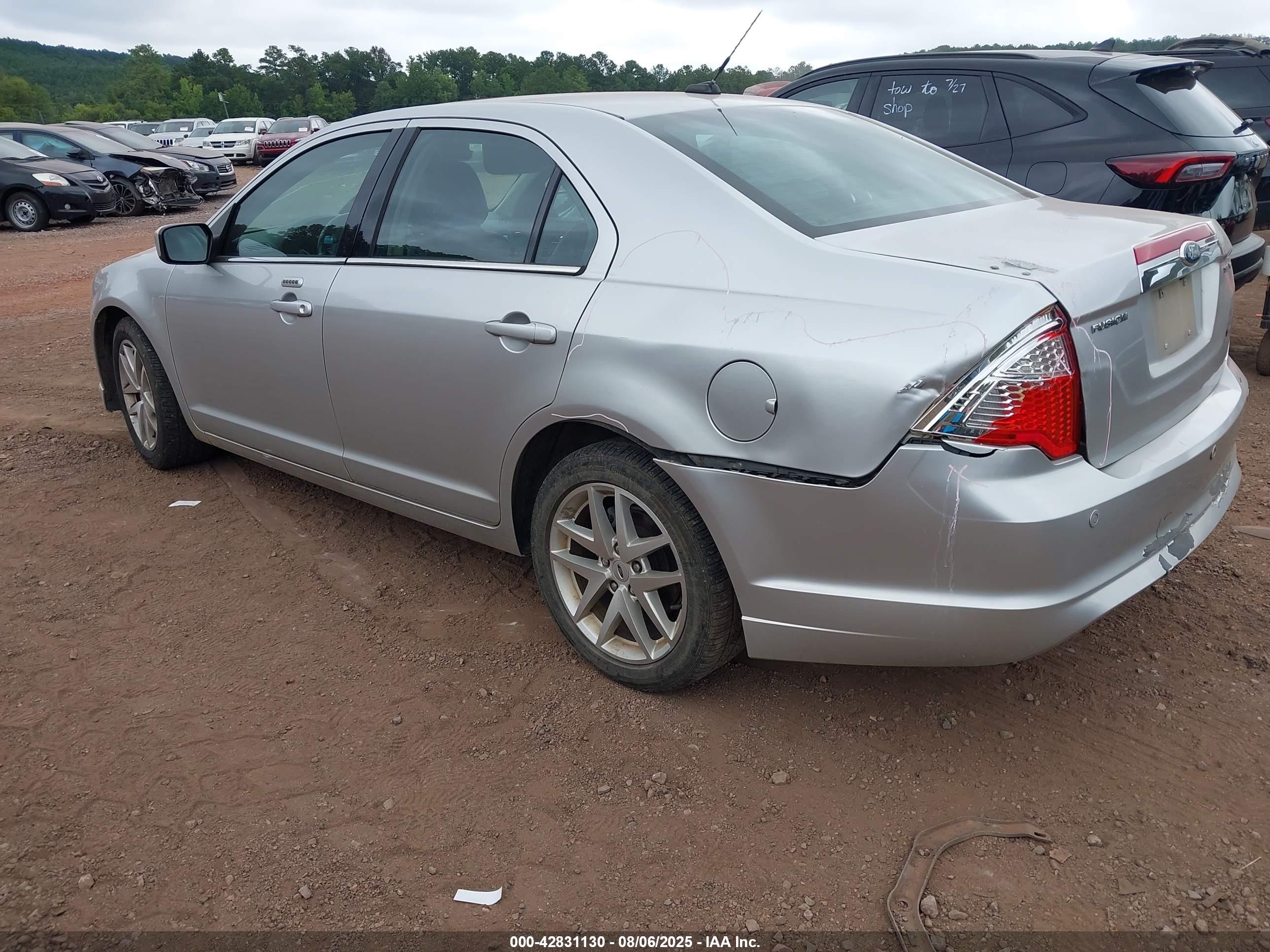 FORD FUSION image 3