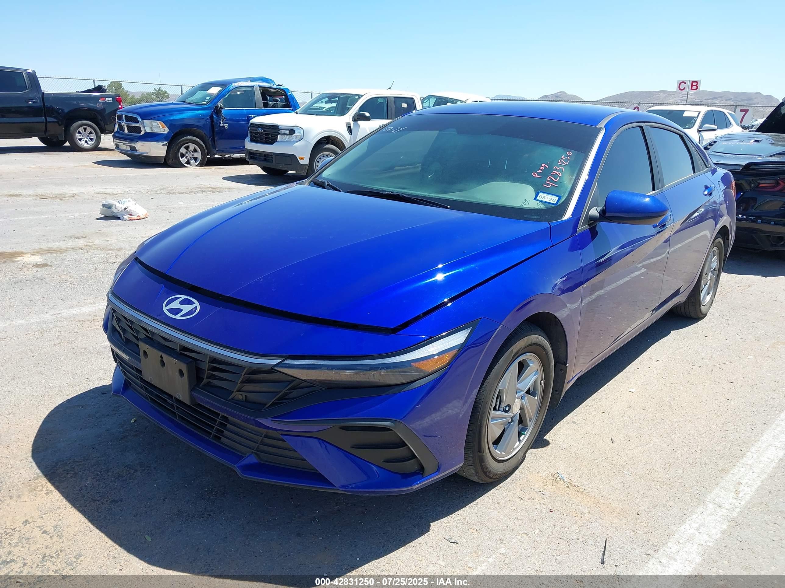 HYUNDAI ELANTRA image 2