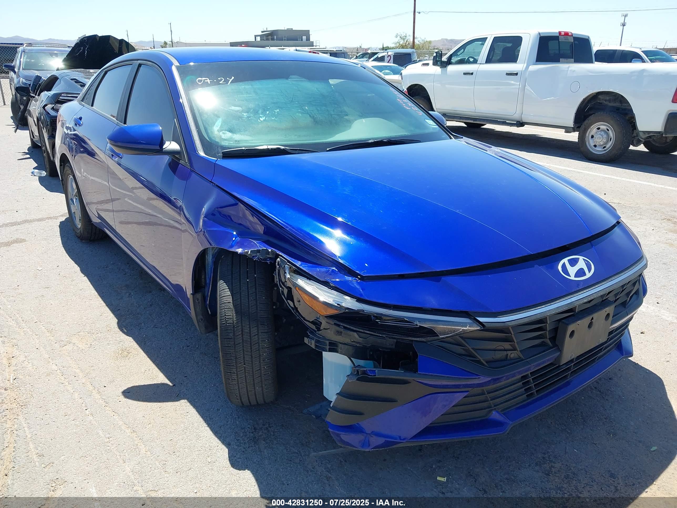 HYUNDAI ELANTRA image 6