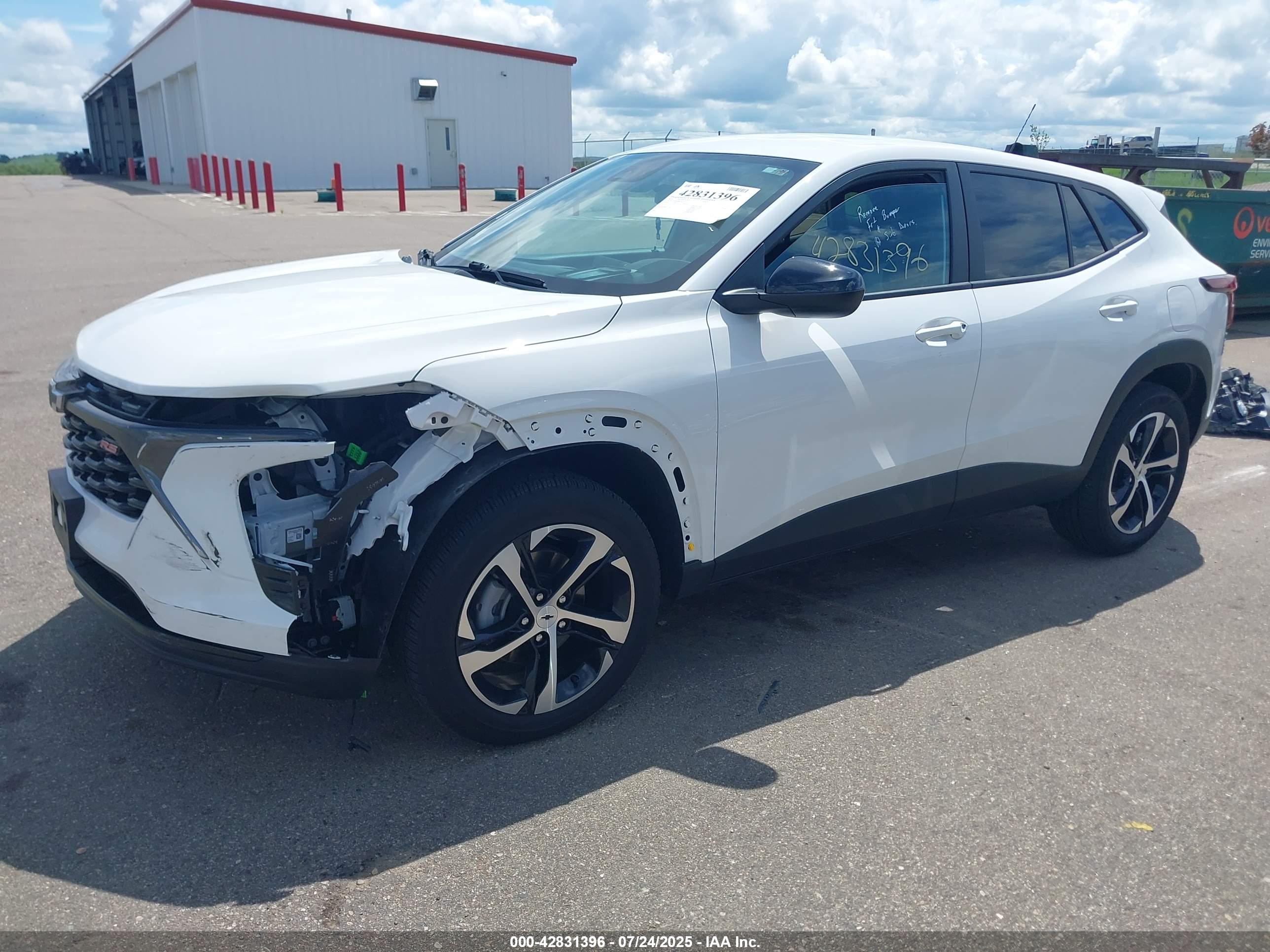 CHEVROLET TRAX image 2