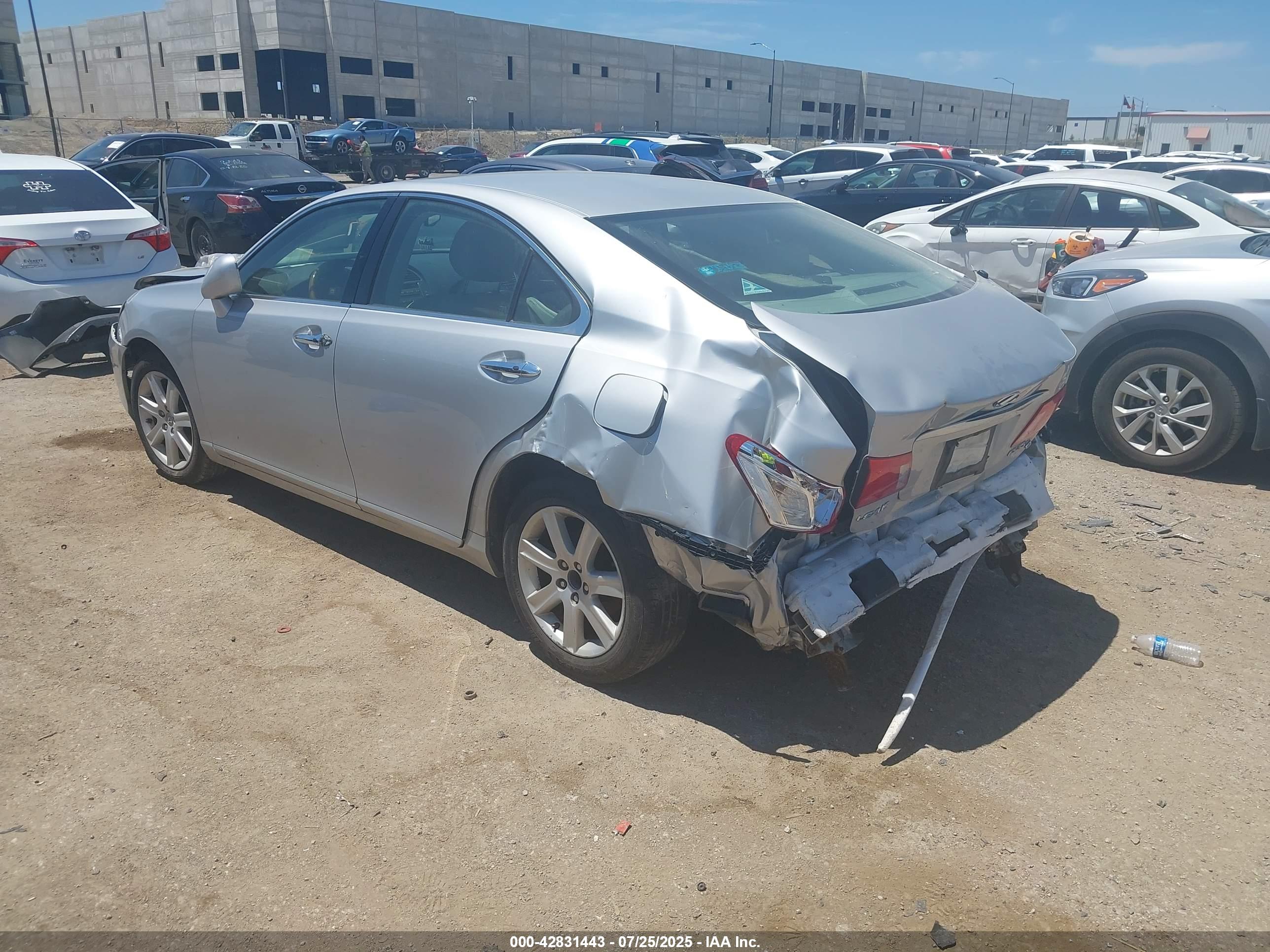 LEXUS ES image 3