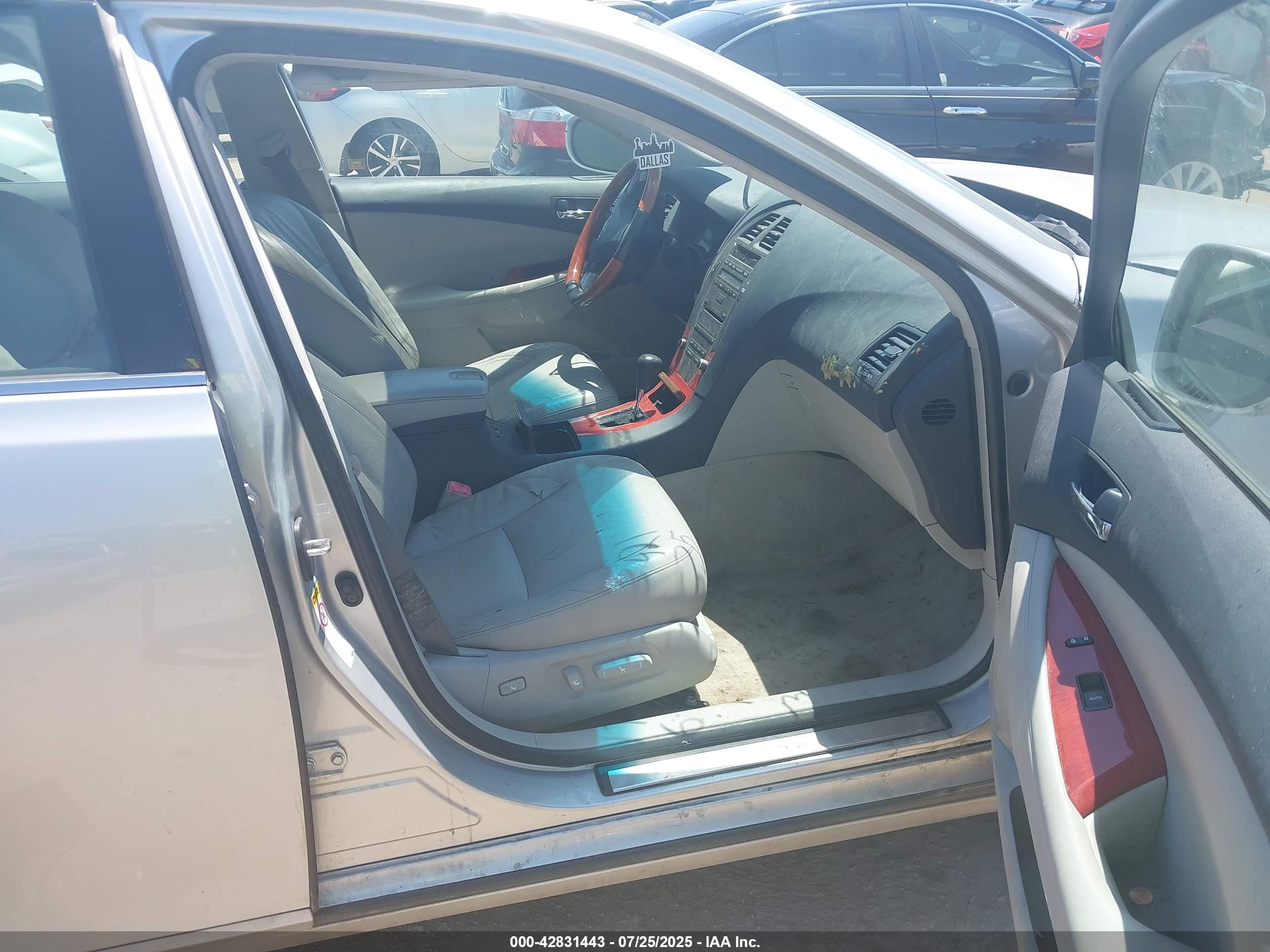 LEXUS ES image 5