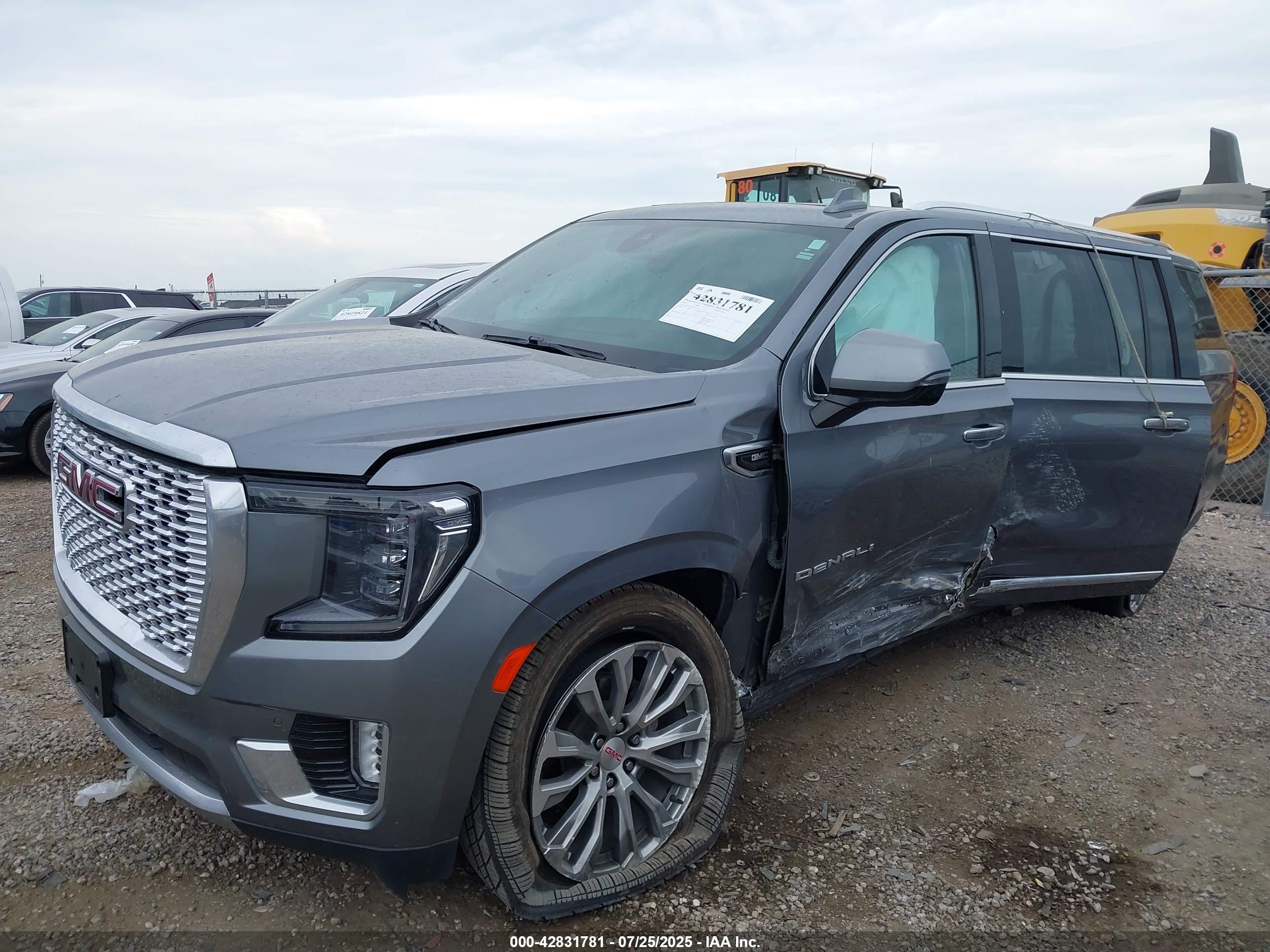 GMC YUKON image 2