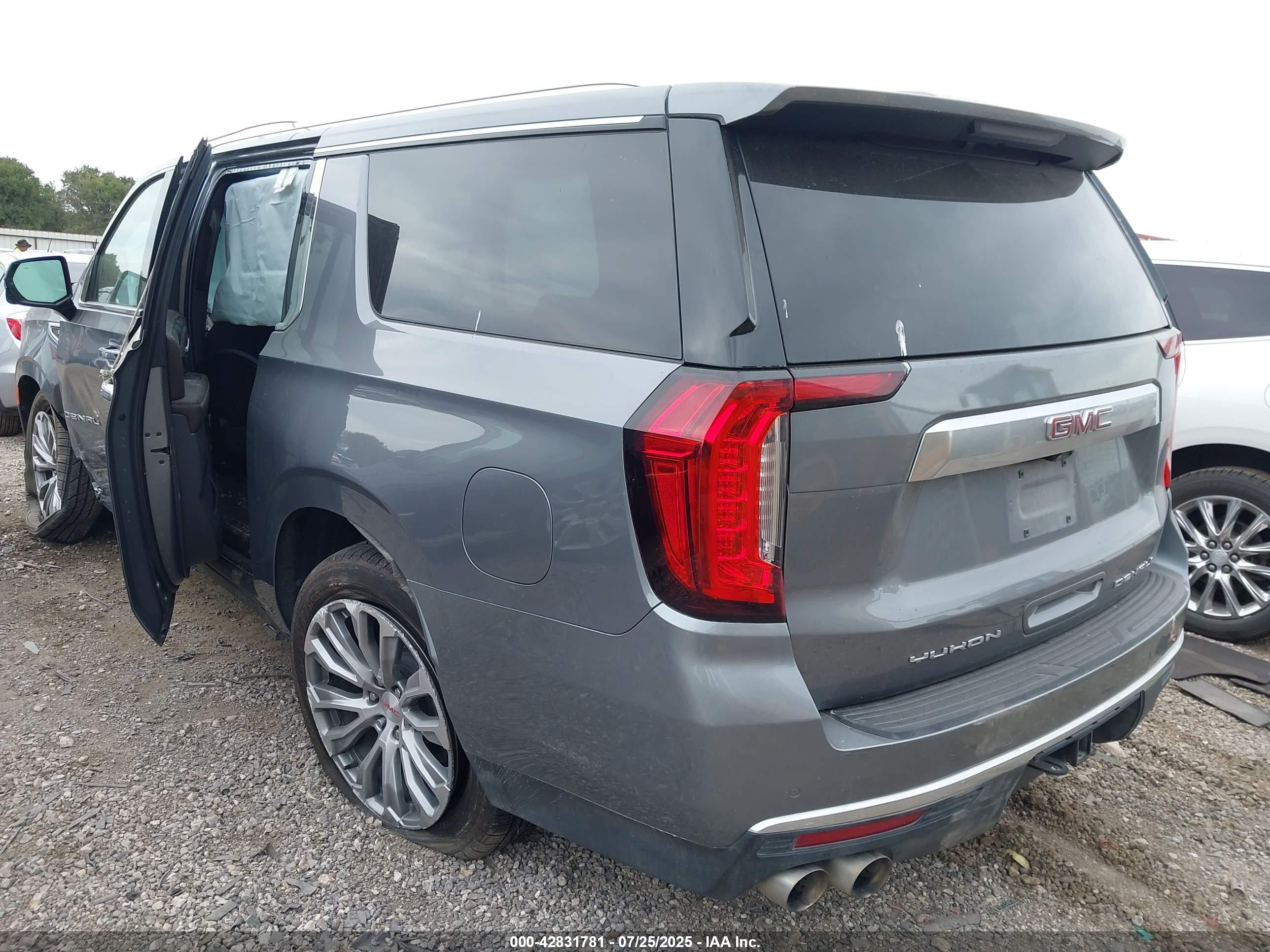 GMC YUKON image 3