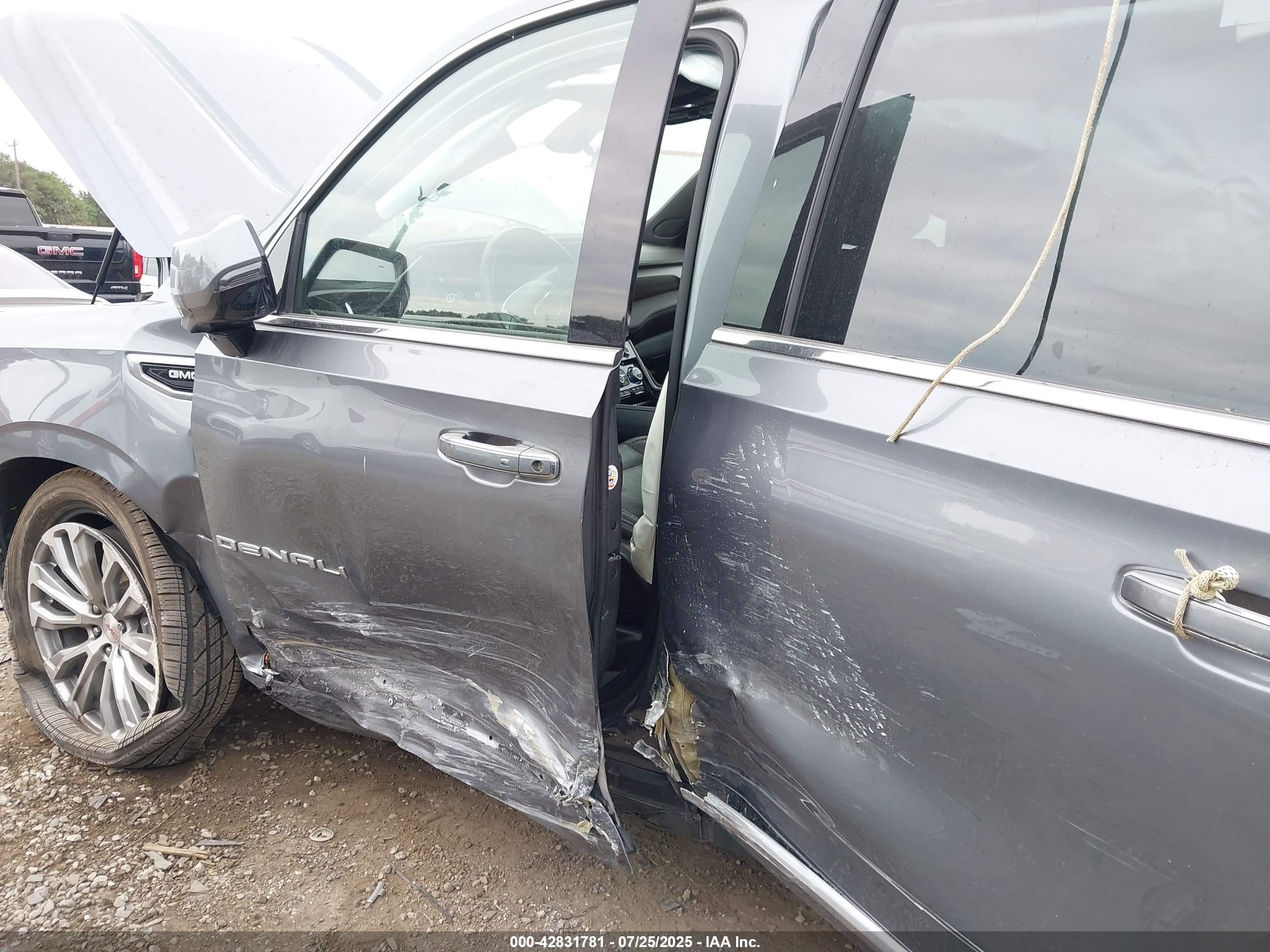 GMC YUKON image 6