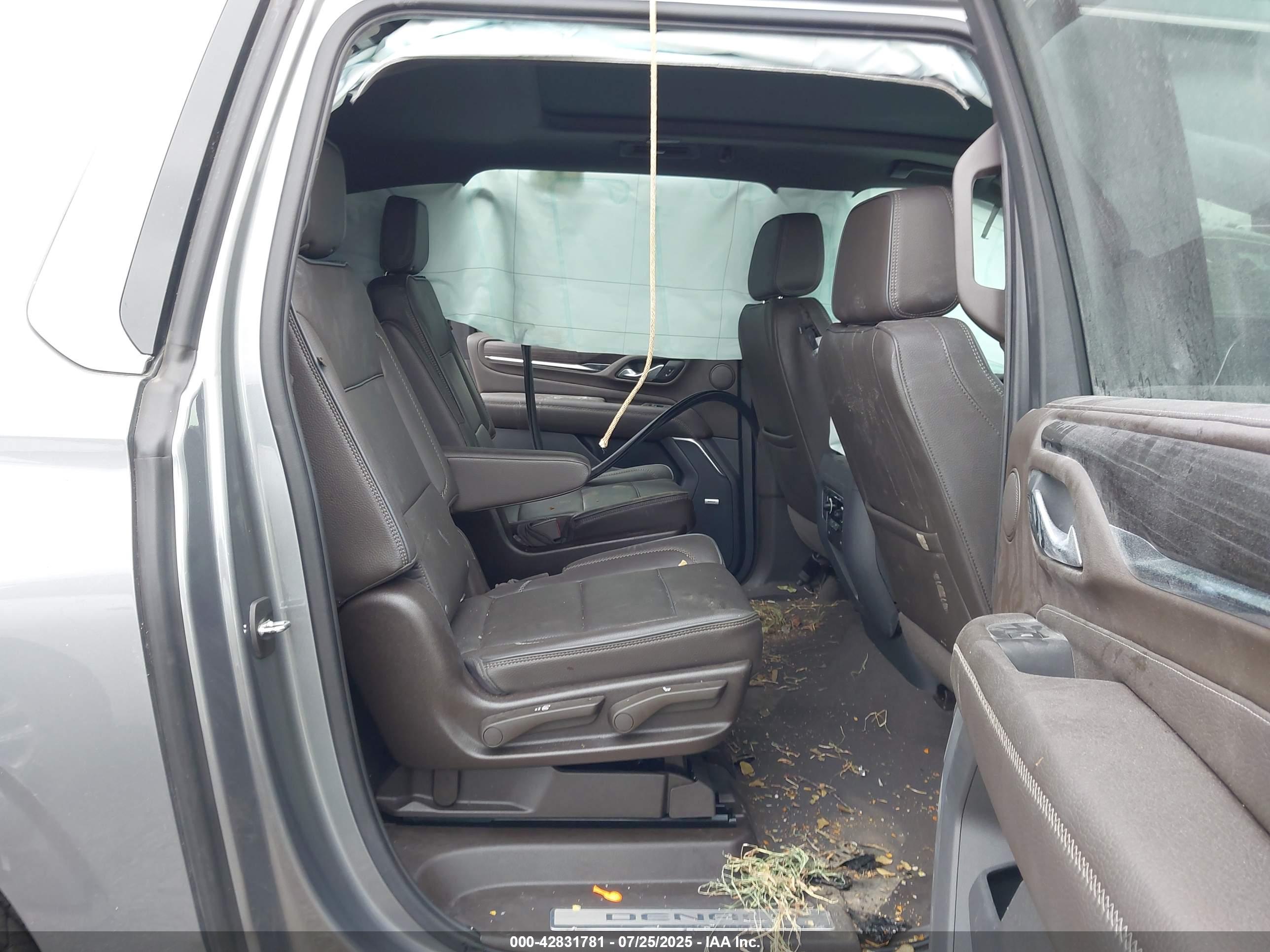 GMC YUKON image 8