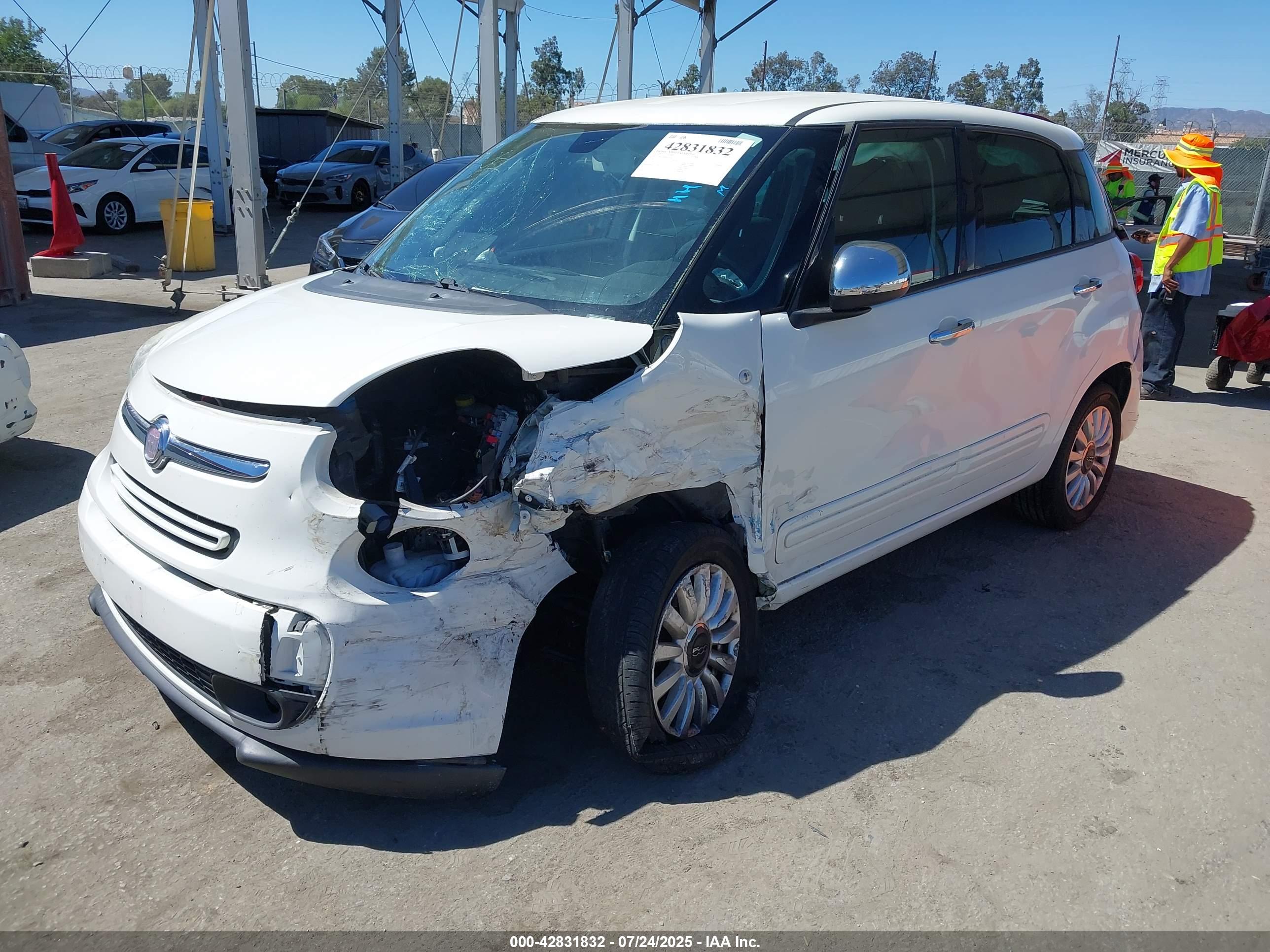 FIAT 500L image 2