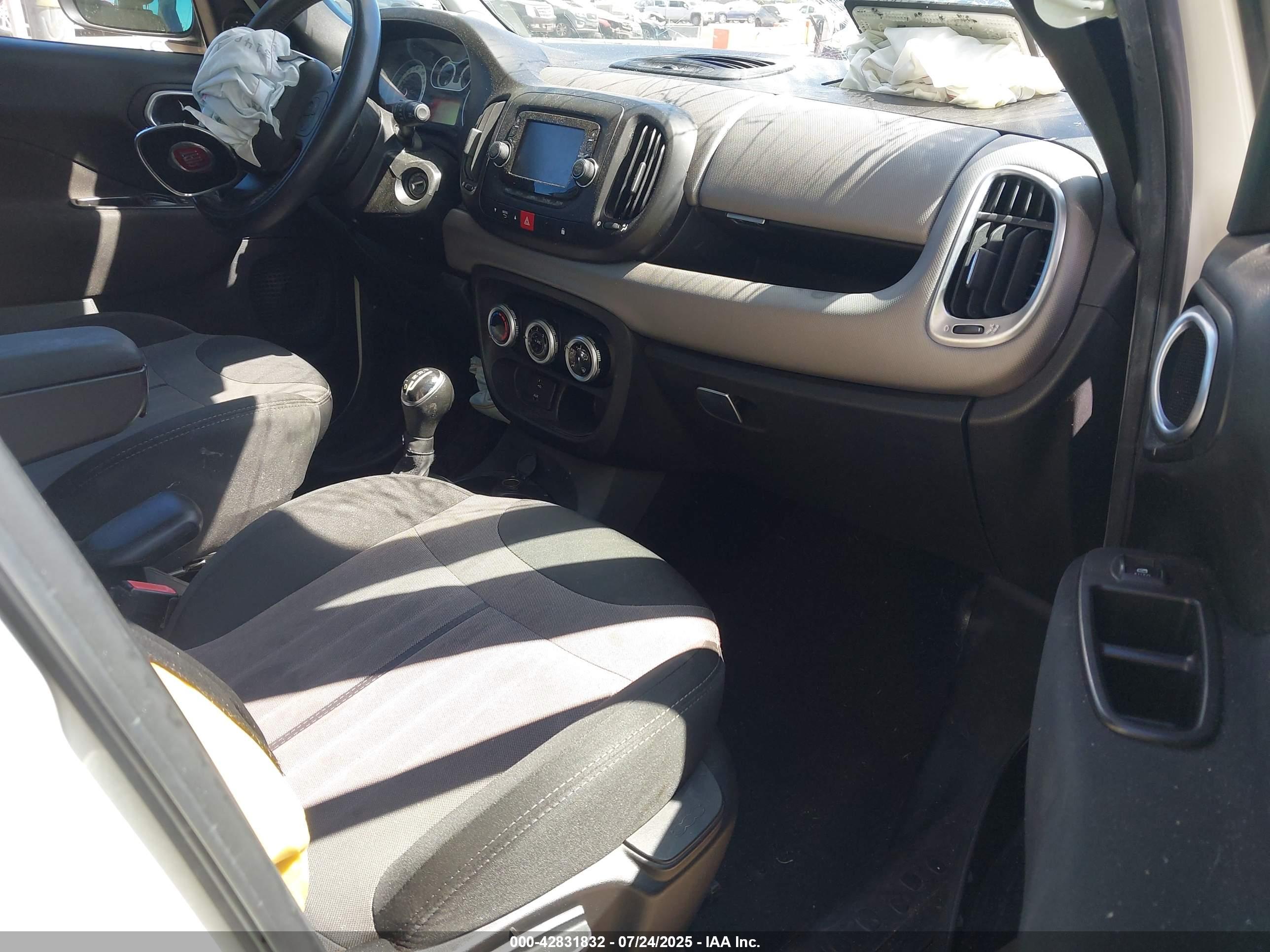 FIAT 500L image 5