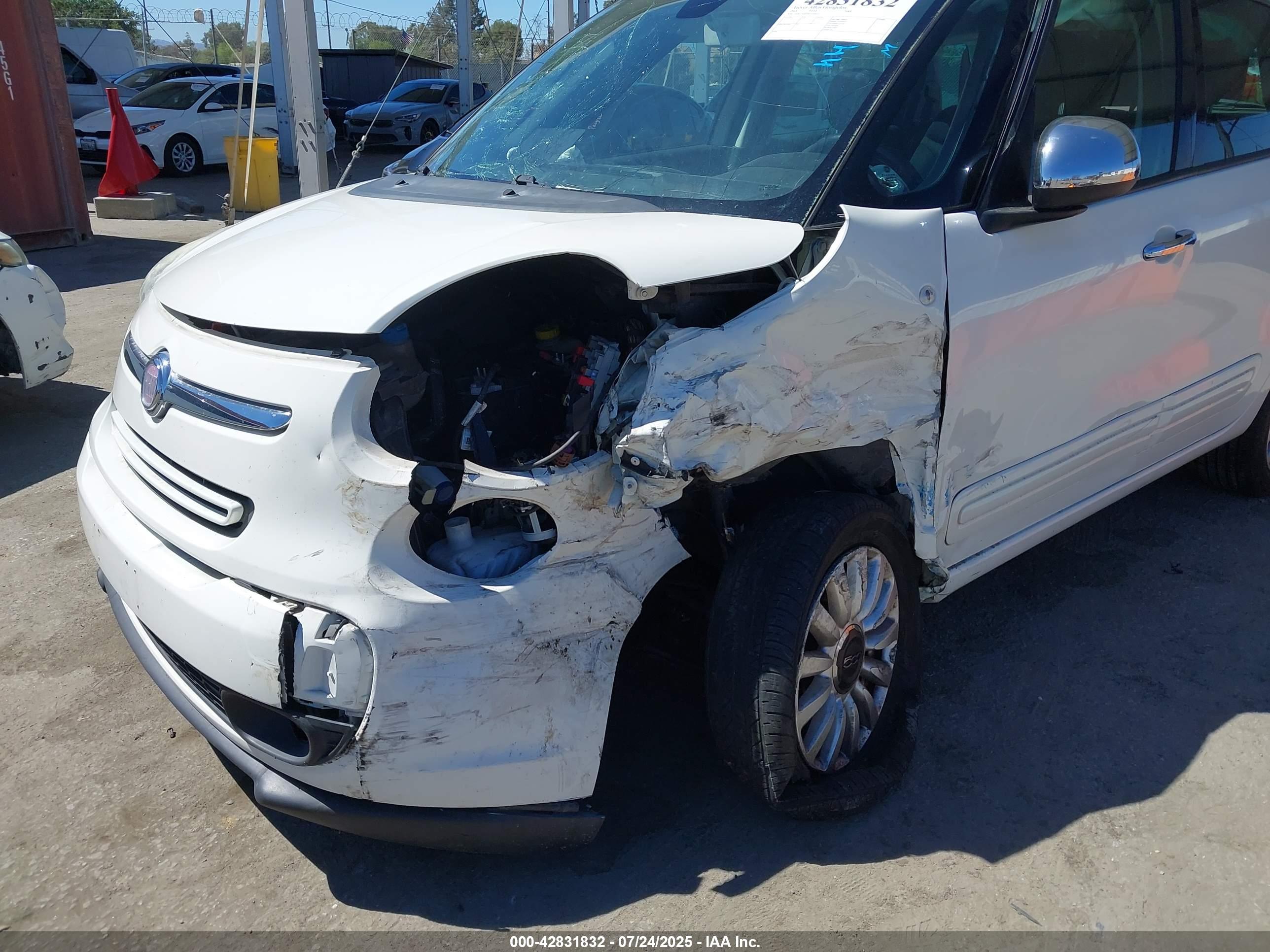 FIAT 500L image 6