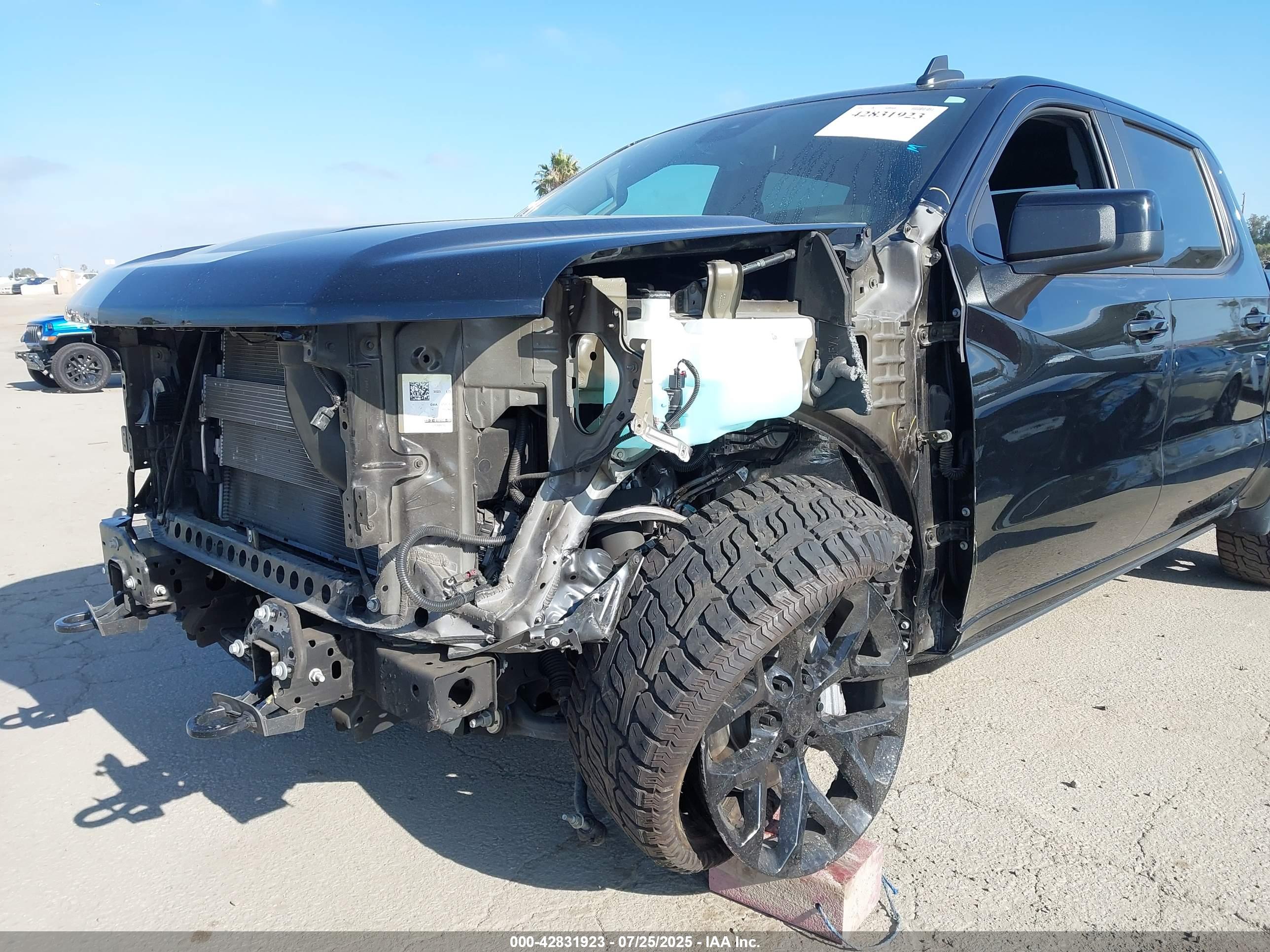 CHEVROLET SILVERADO image 6