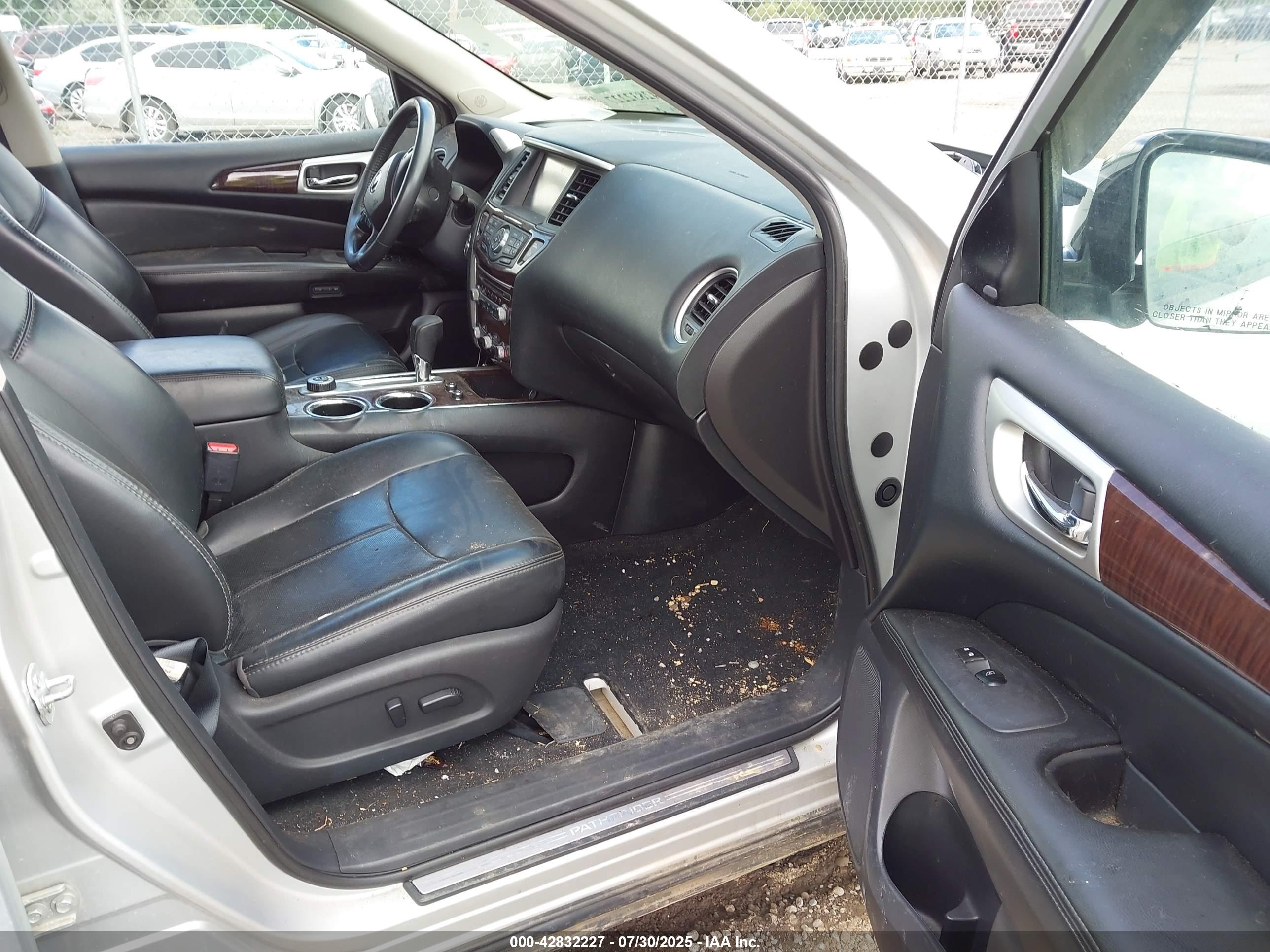 NISSAN PATHFINDER image 5