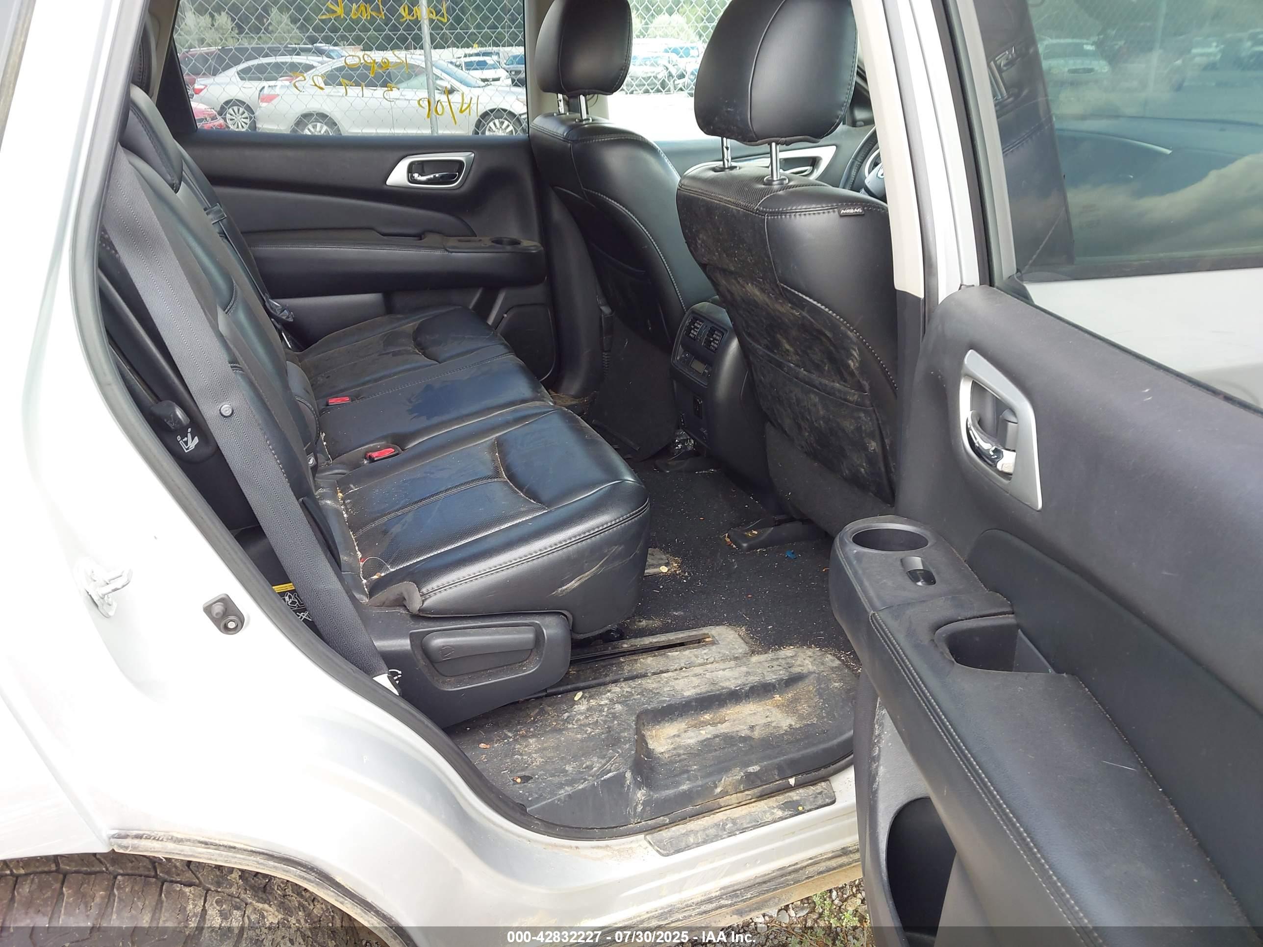NISSAN PATHFINDER image 8