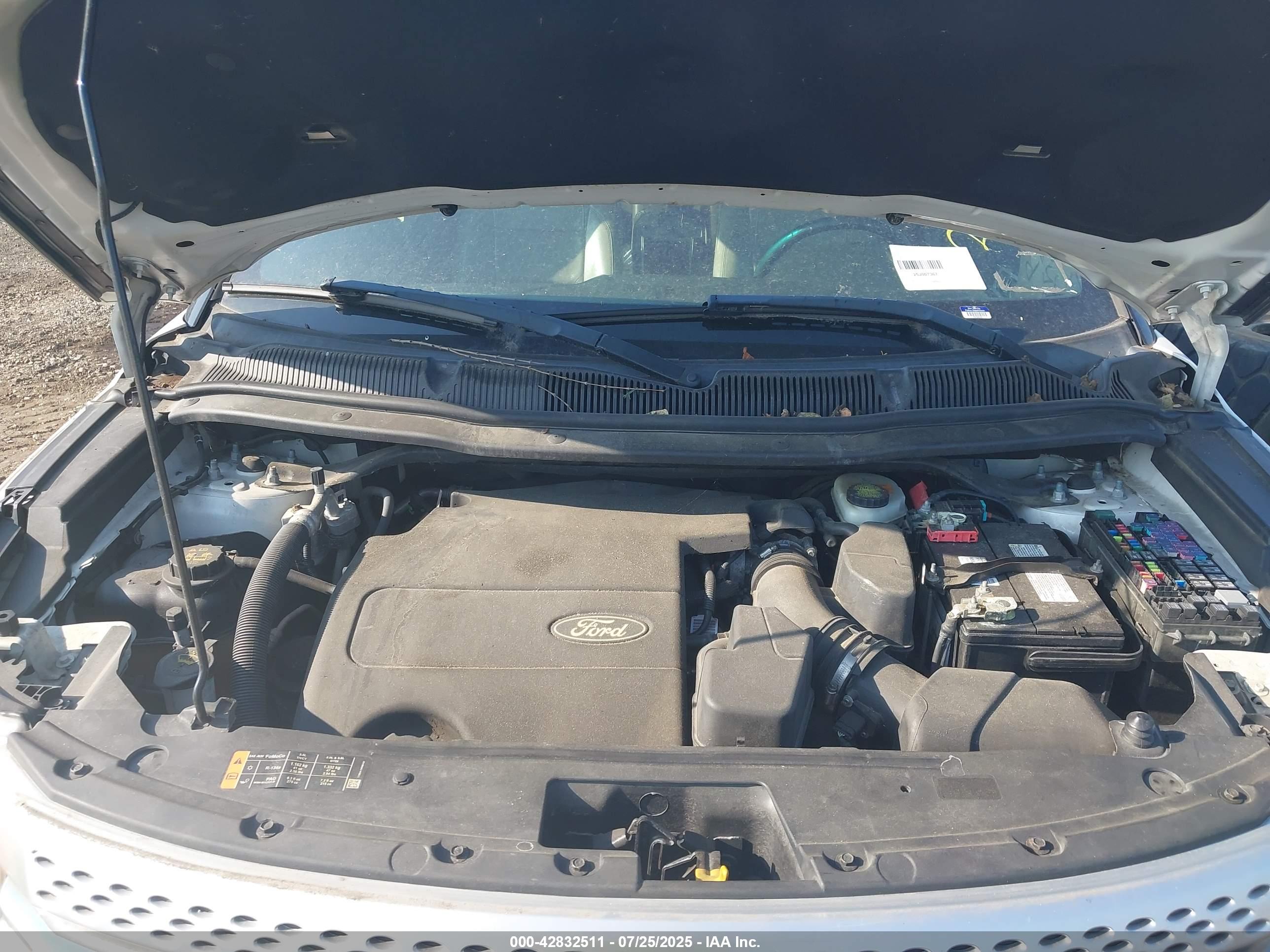 FORD EXPLORER image 10
