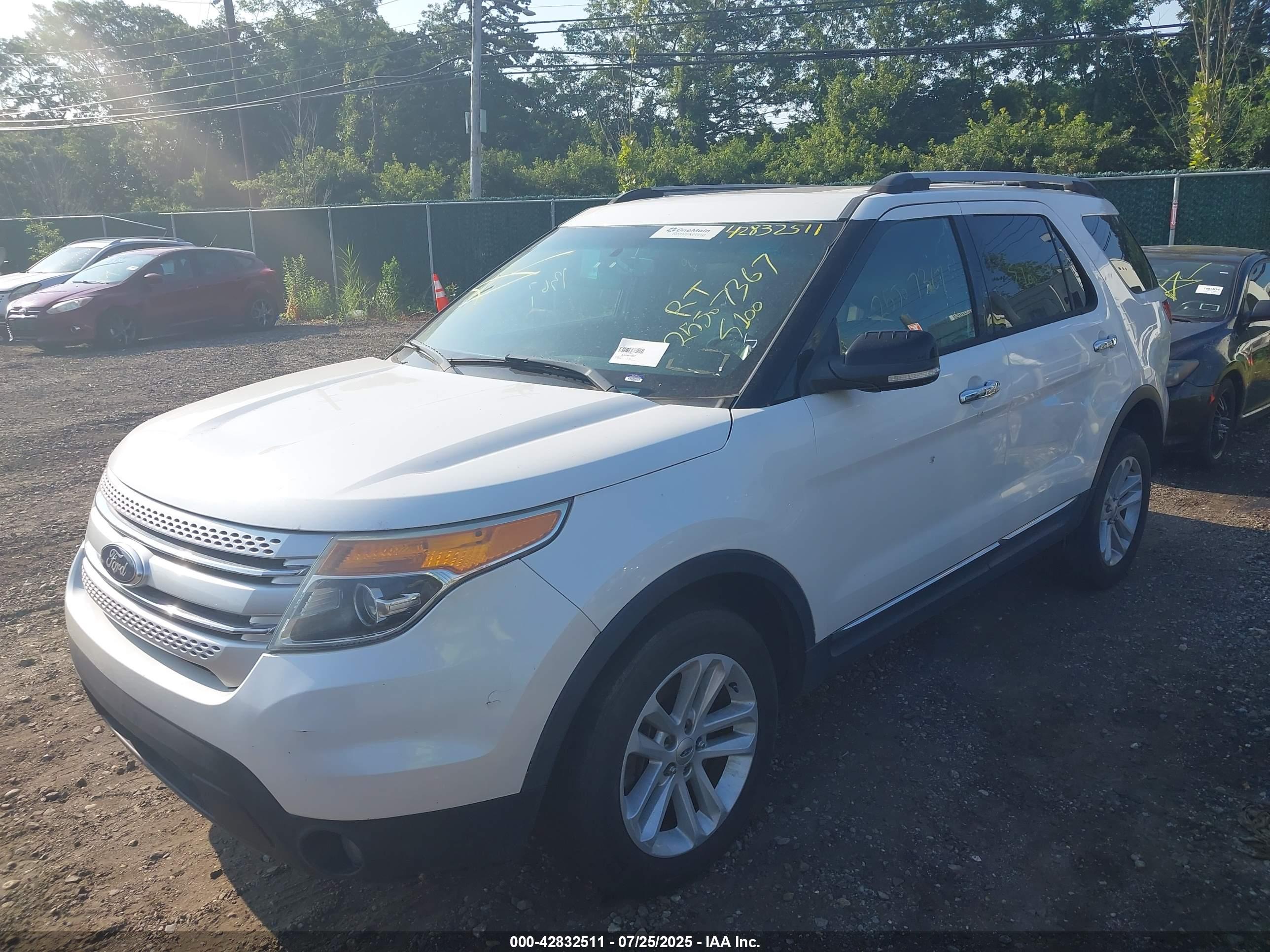 FORD EXPLORER image 2
