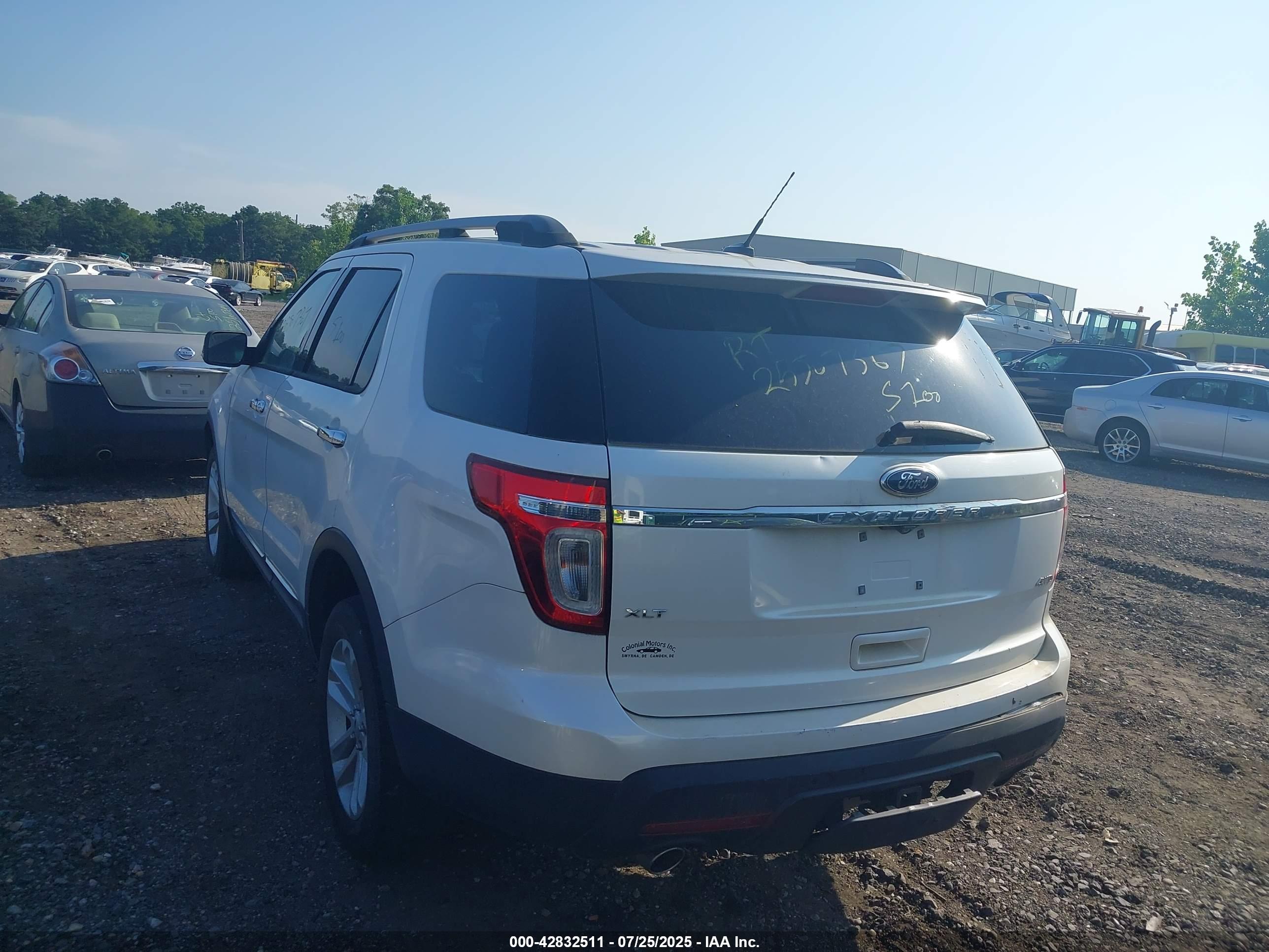 FORD EXPLORER image 3