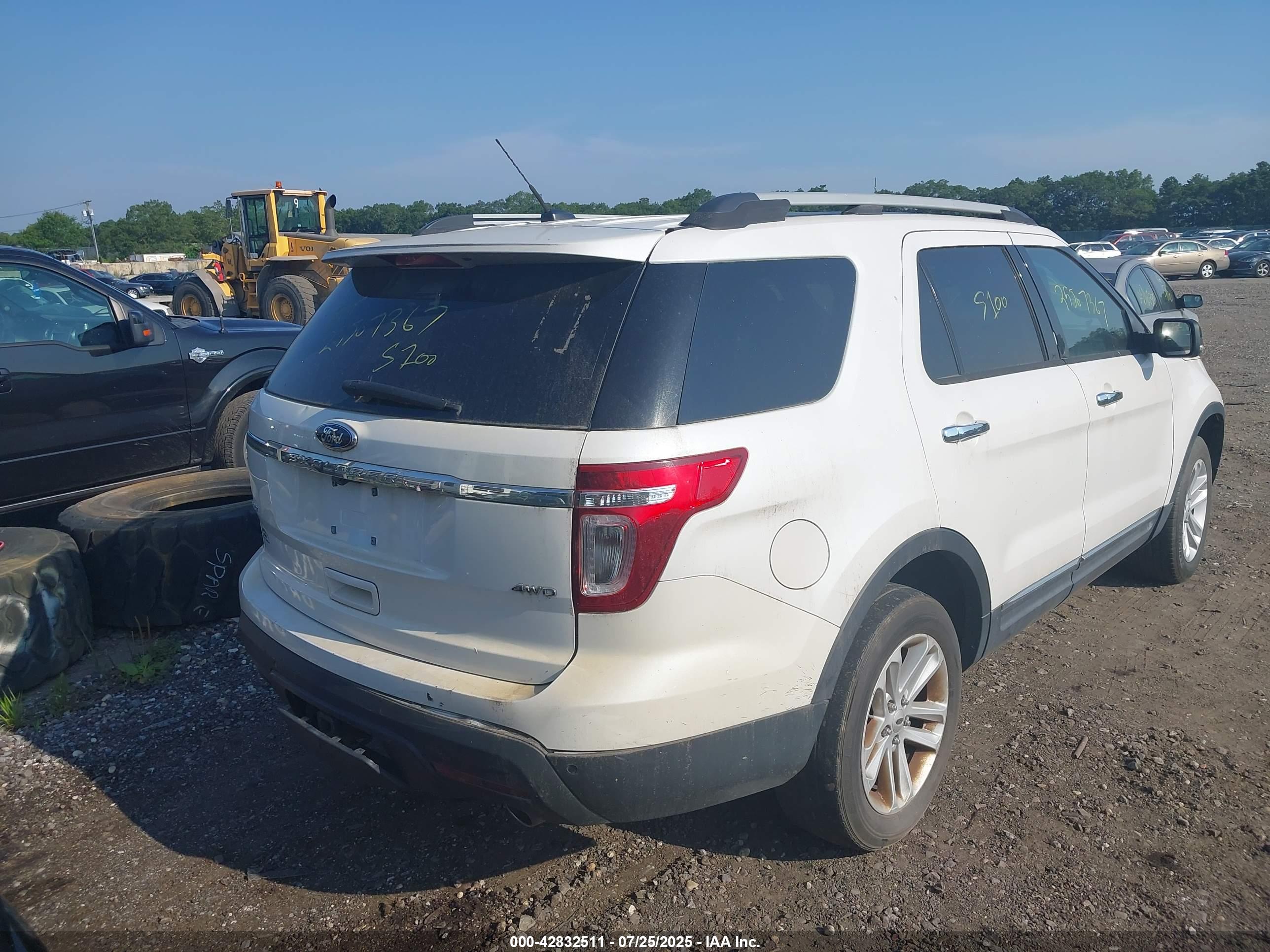 FORD EXPLORER image 4