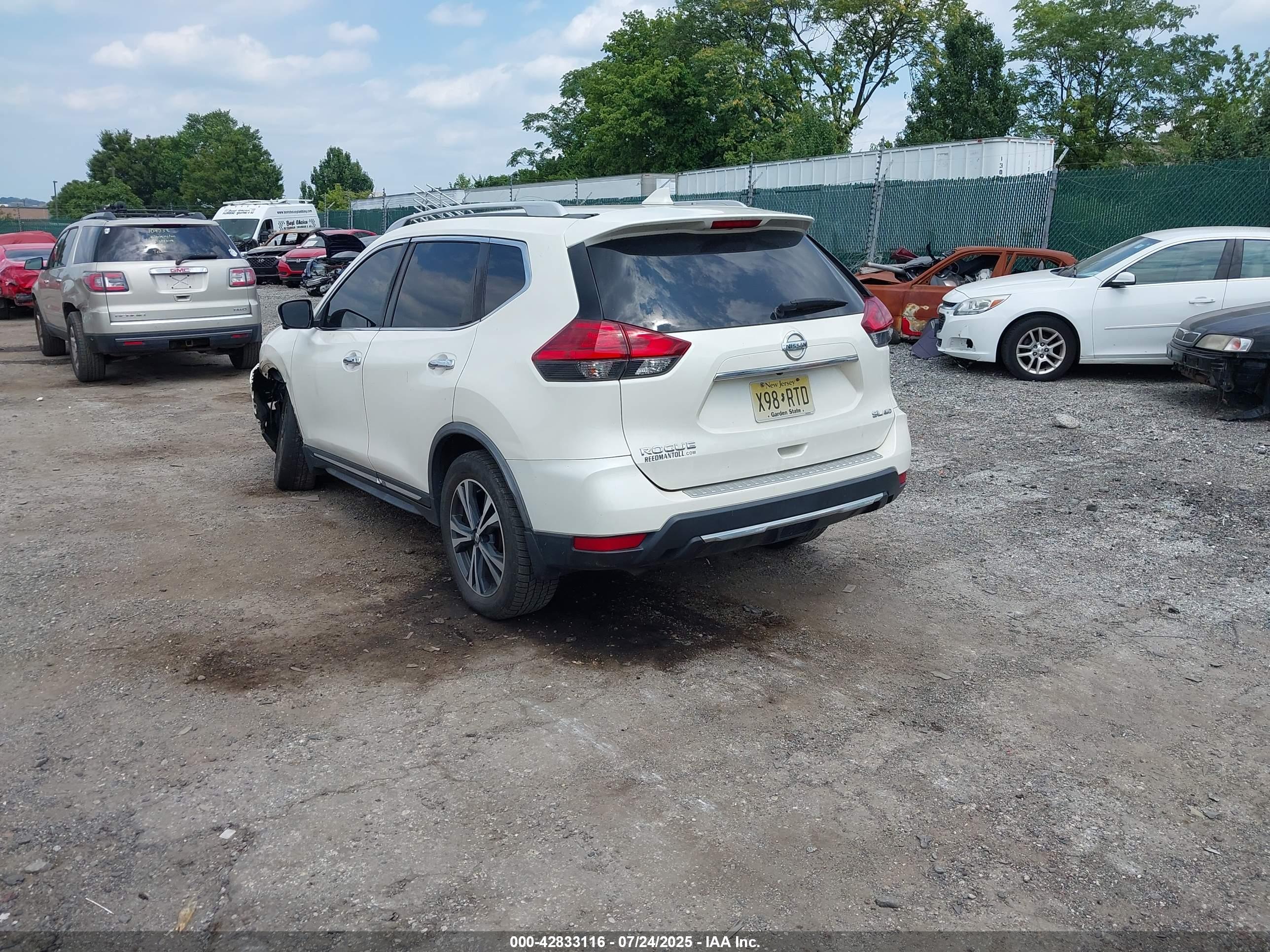 NISSAN ROGUE image 3