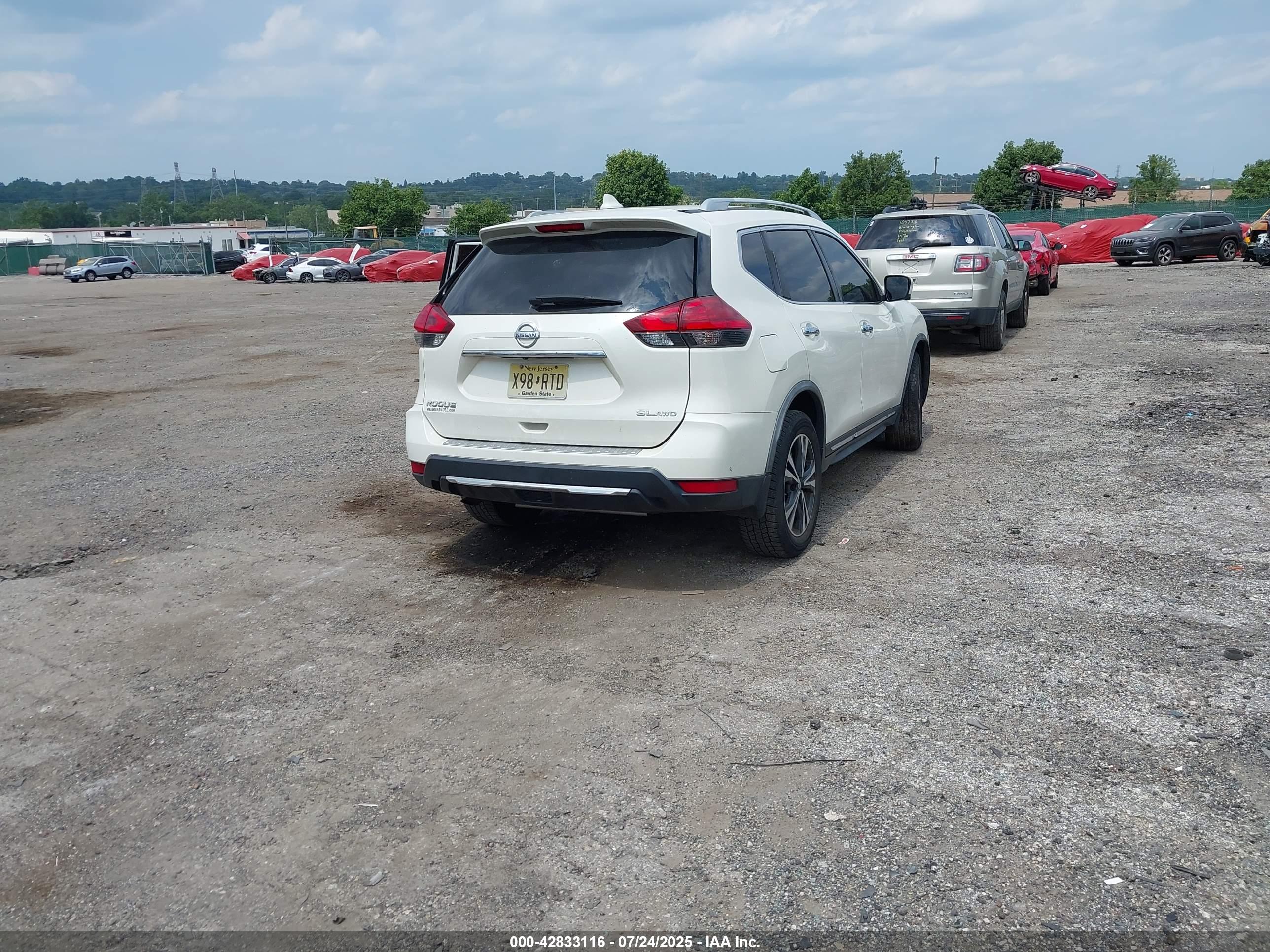 NISSAN ROGUE image 4