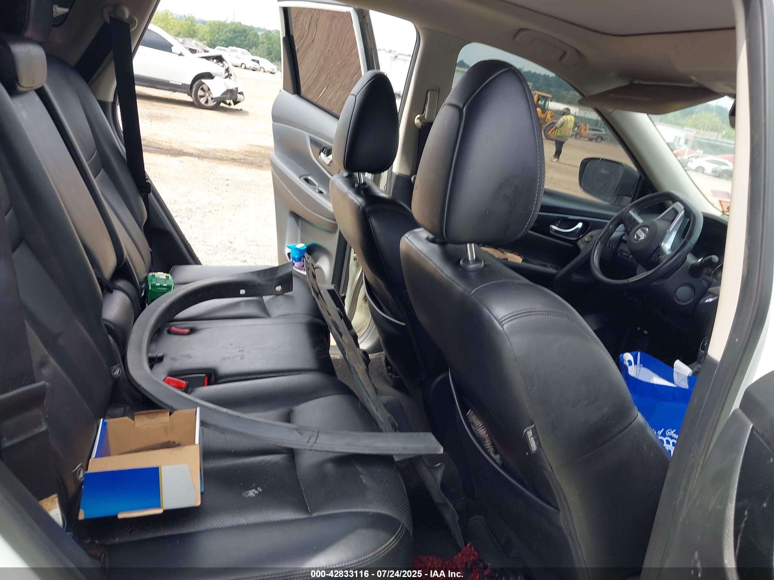 NISSAN ROGUE image 8