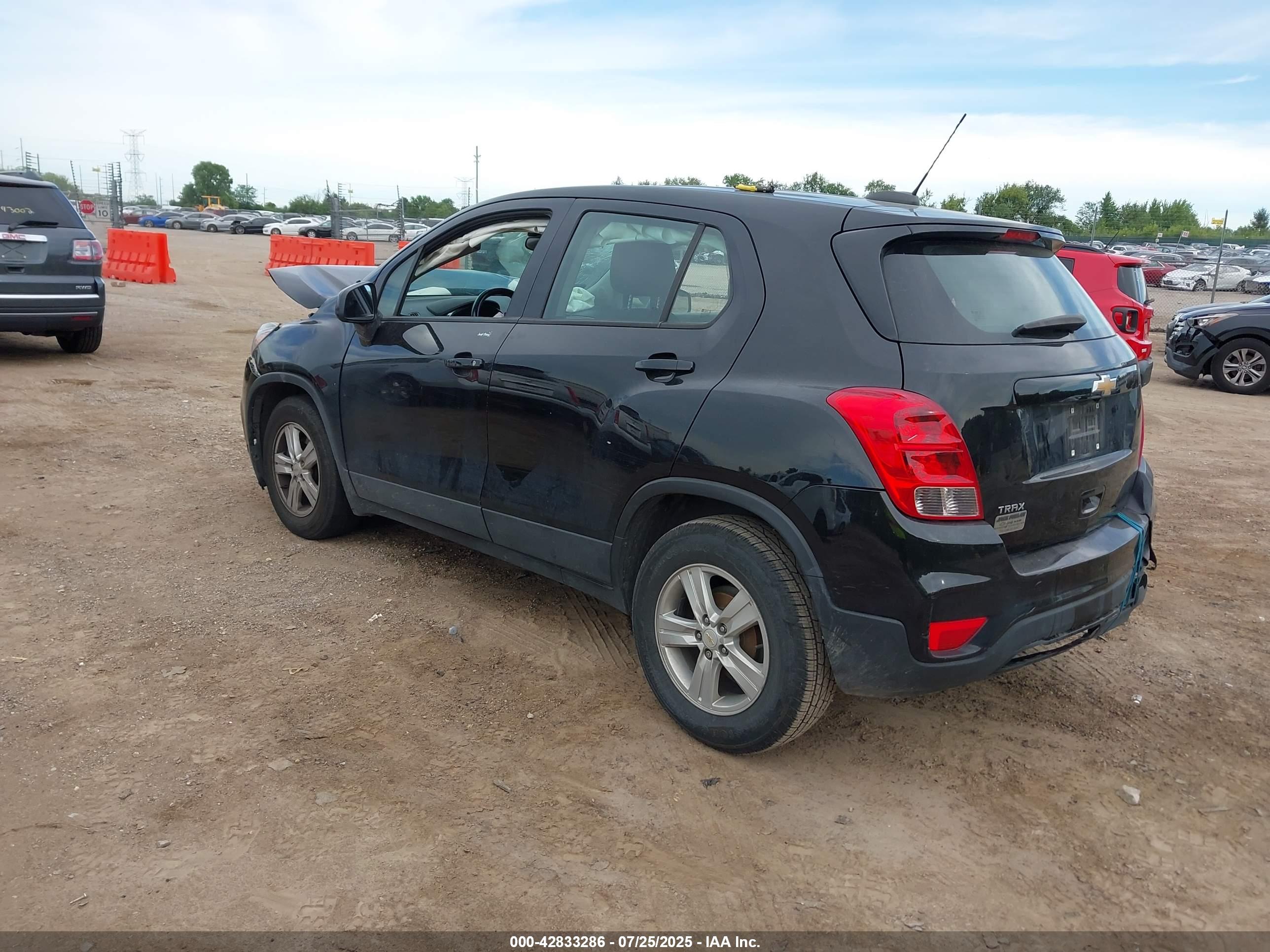 CHEVROLET TRAX image 3
