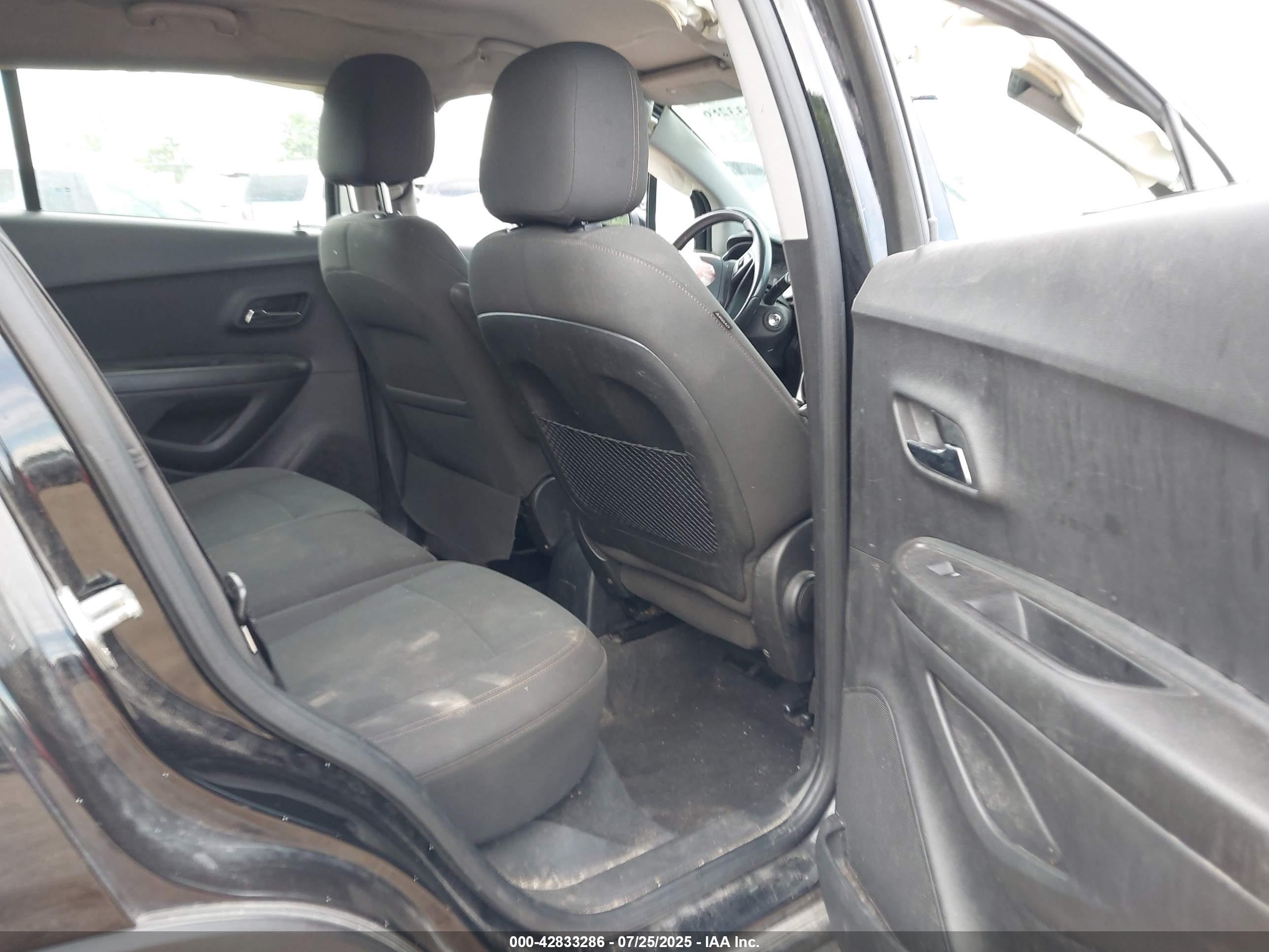 CHEVROLET TRAX image 8