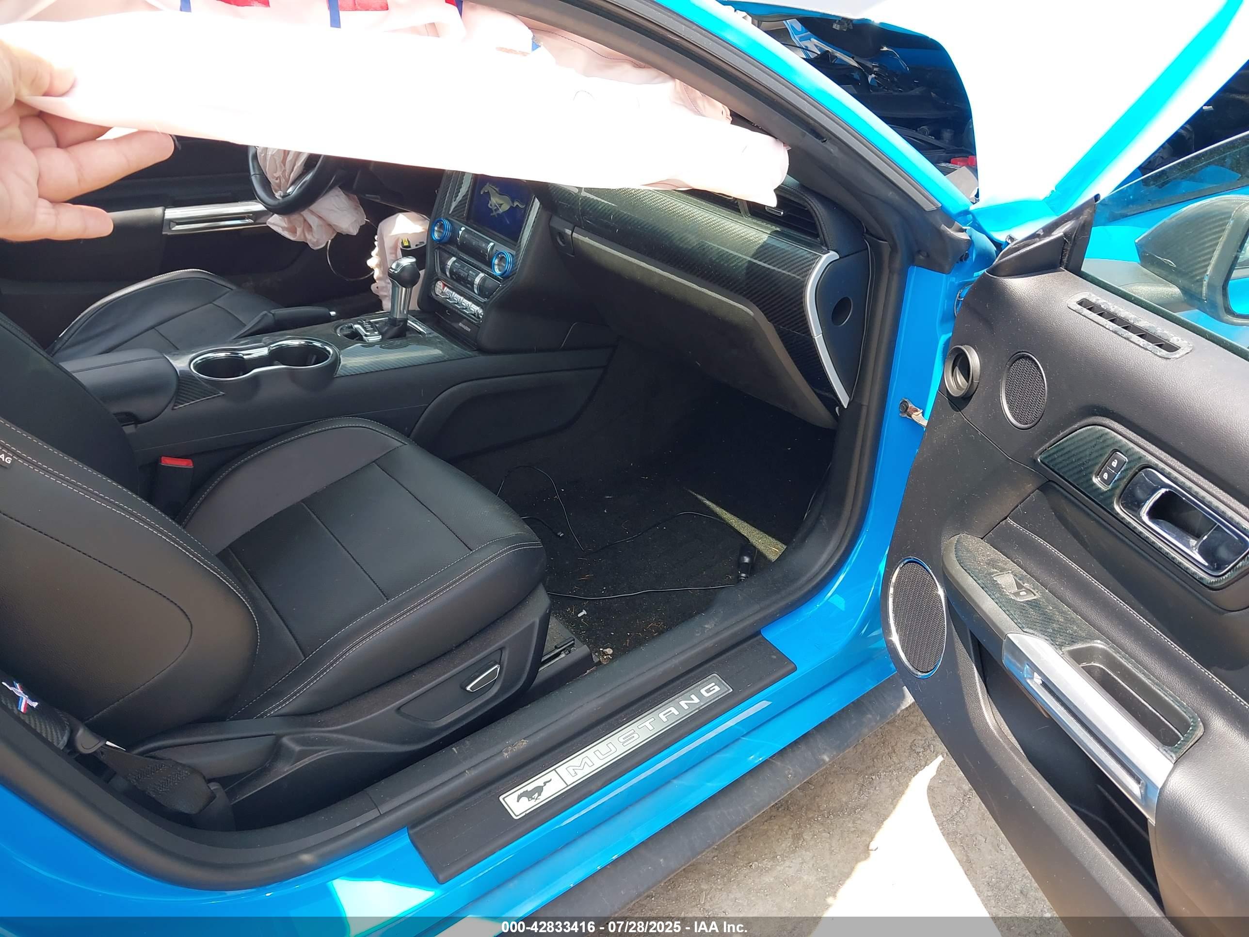 FORD MUSTANG image 5