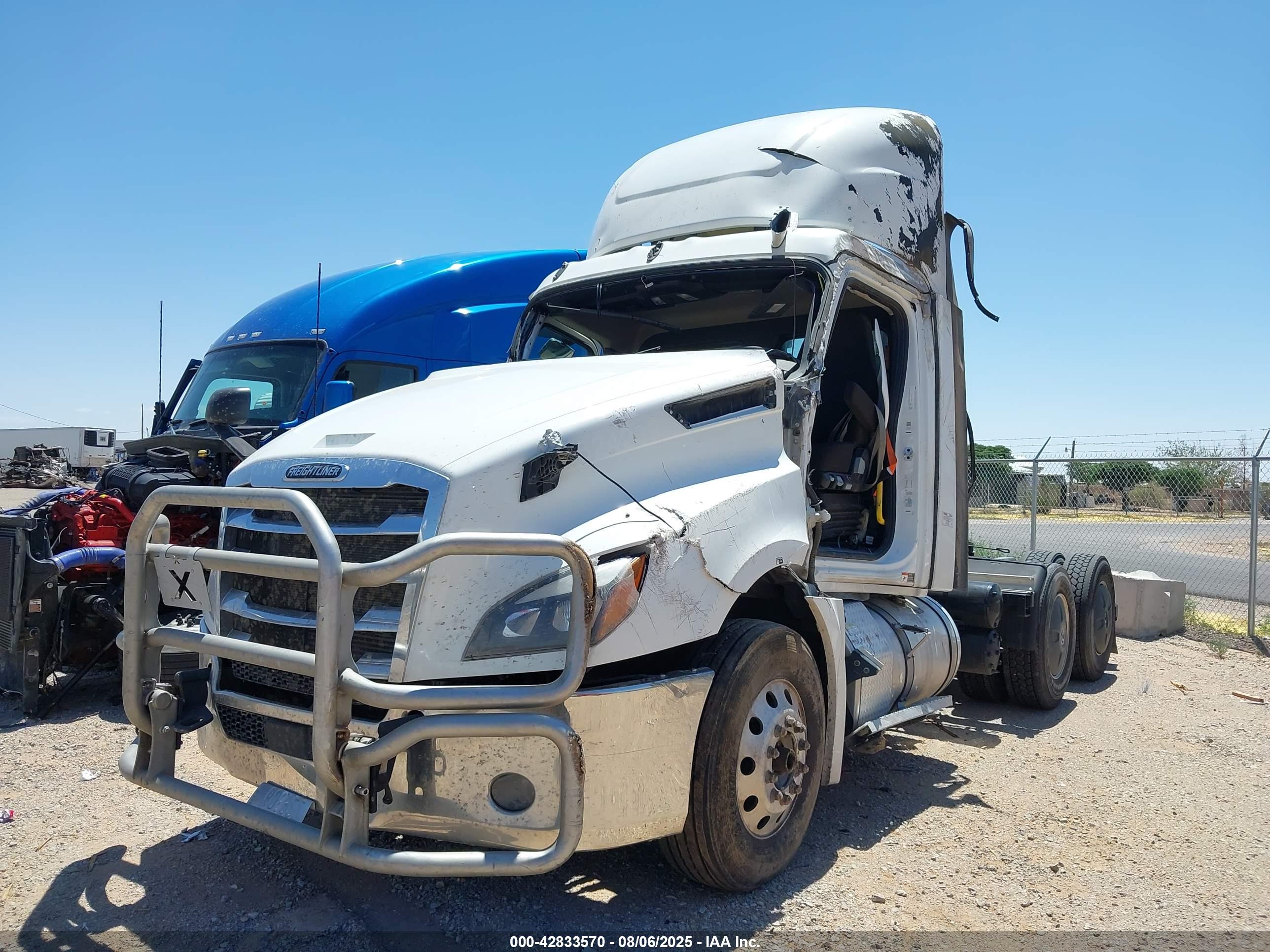 FREIGHTLINER NEW image 2