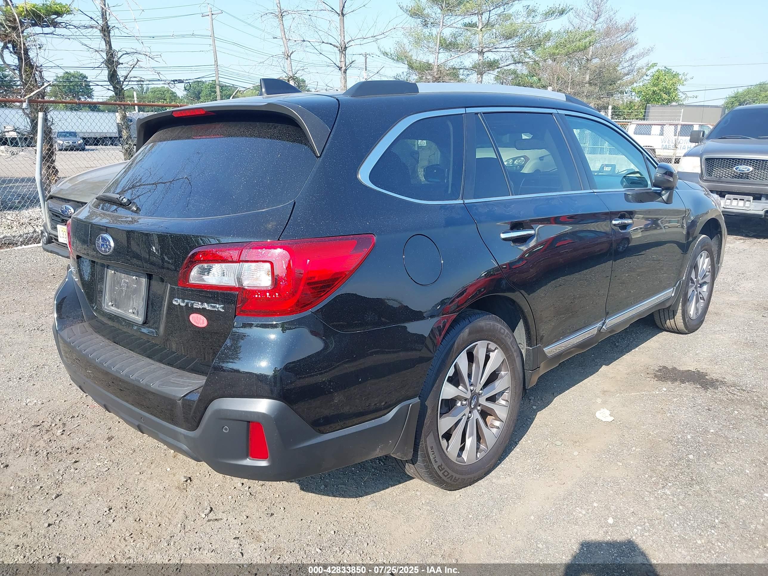 SUBARU OUTBACK image 4
