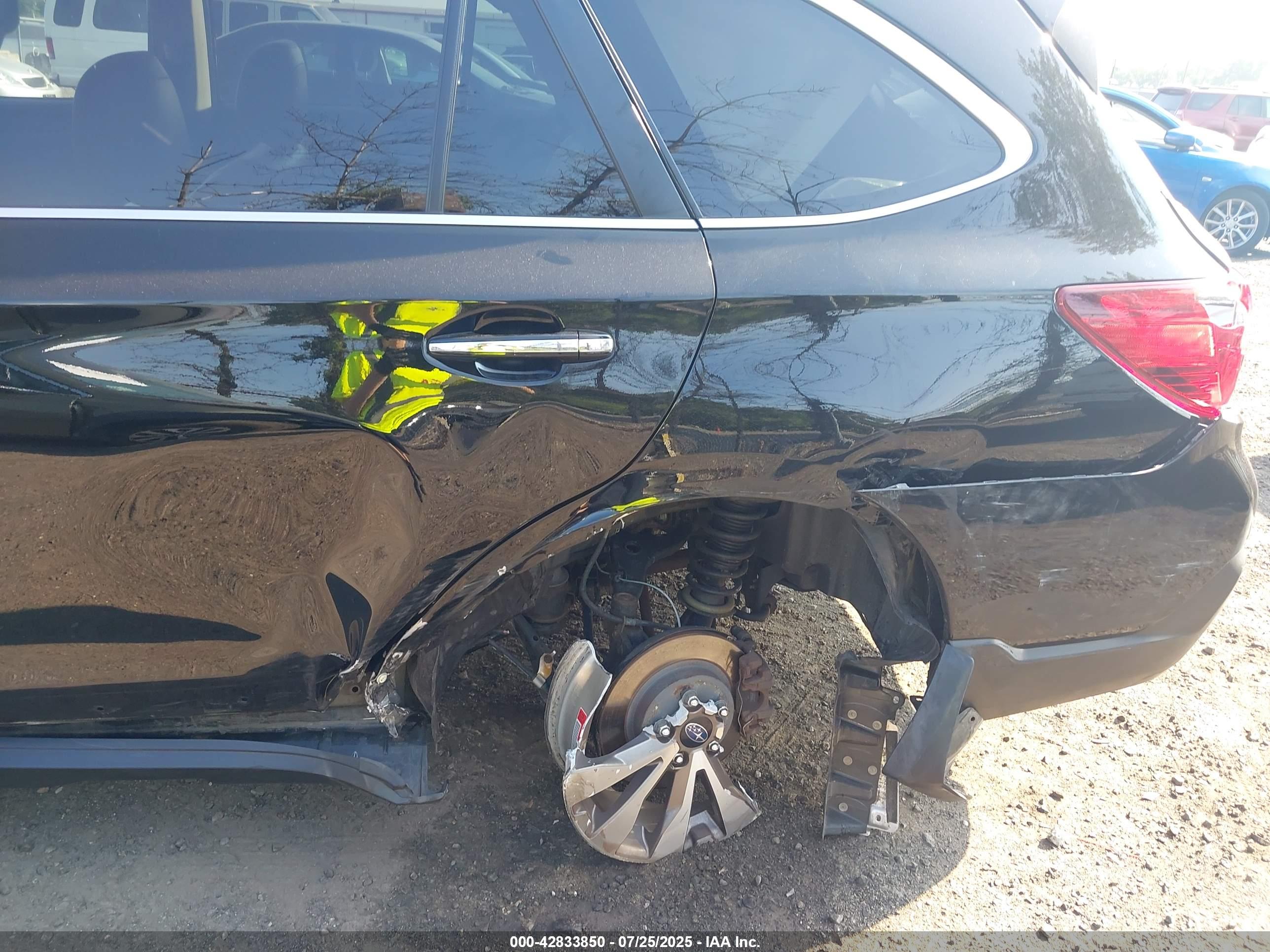 SUBARU OUTBACK image 6